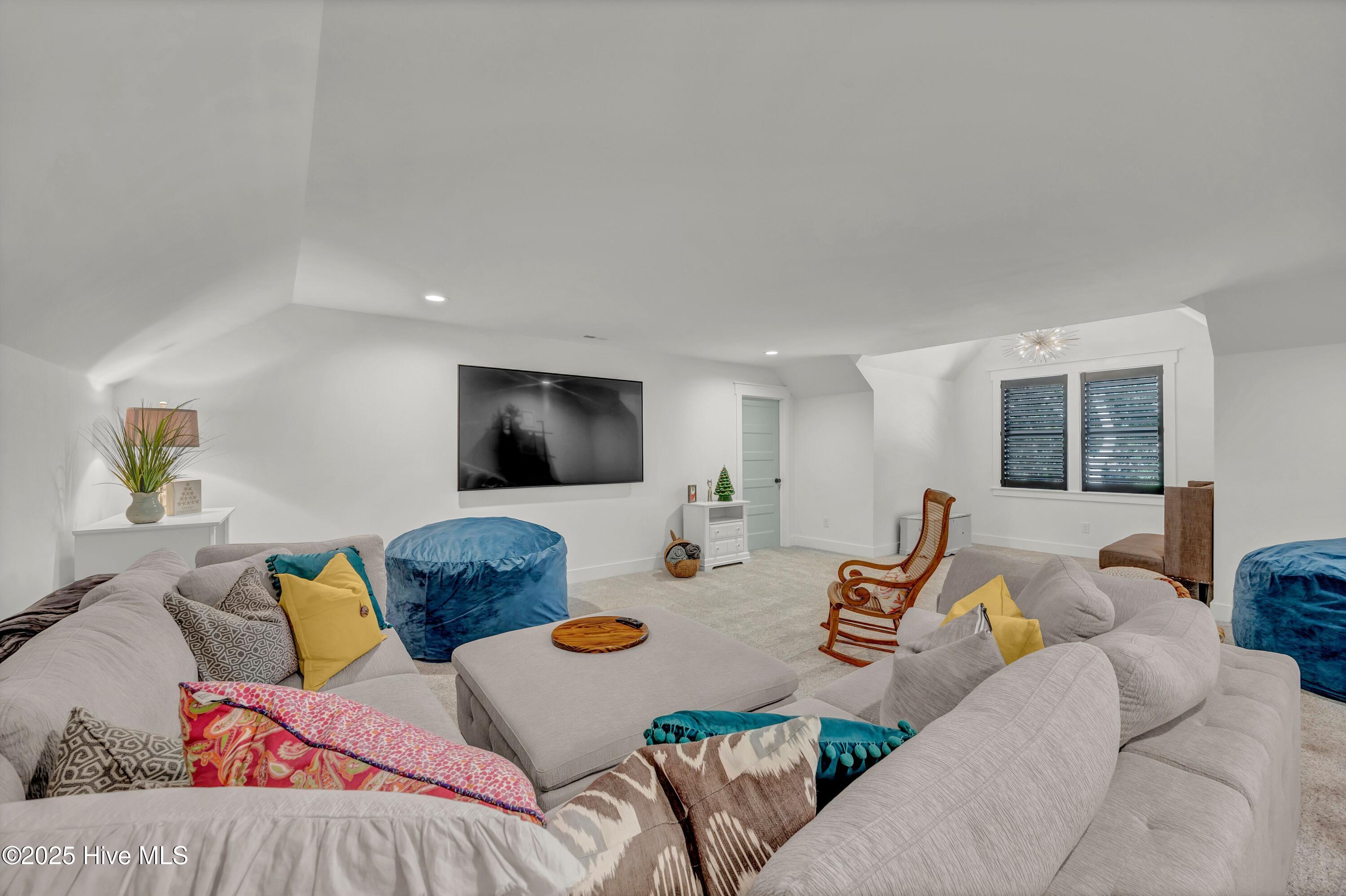 100543127 | Photo 24