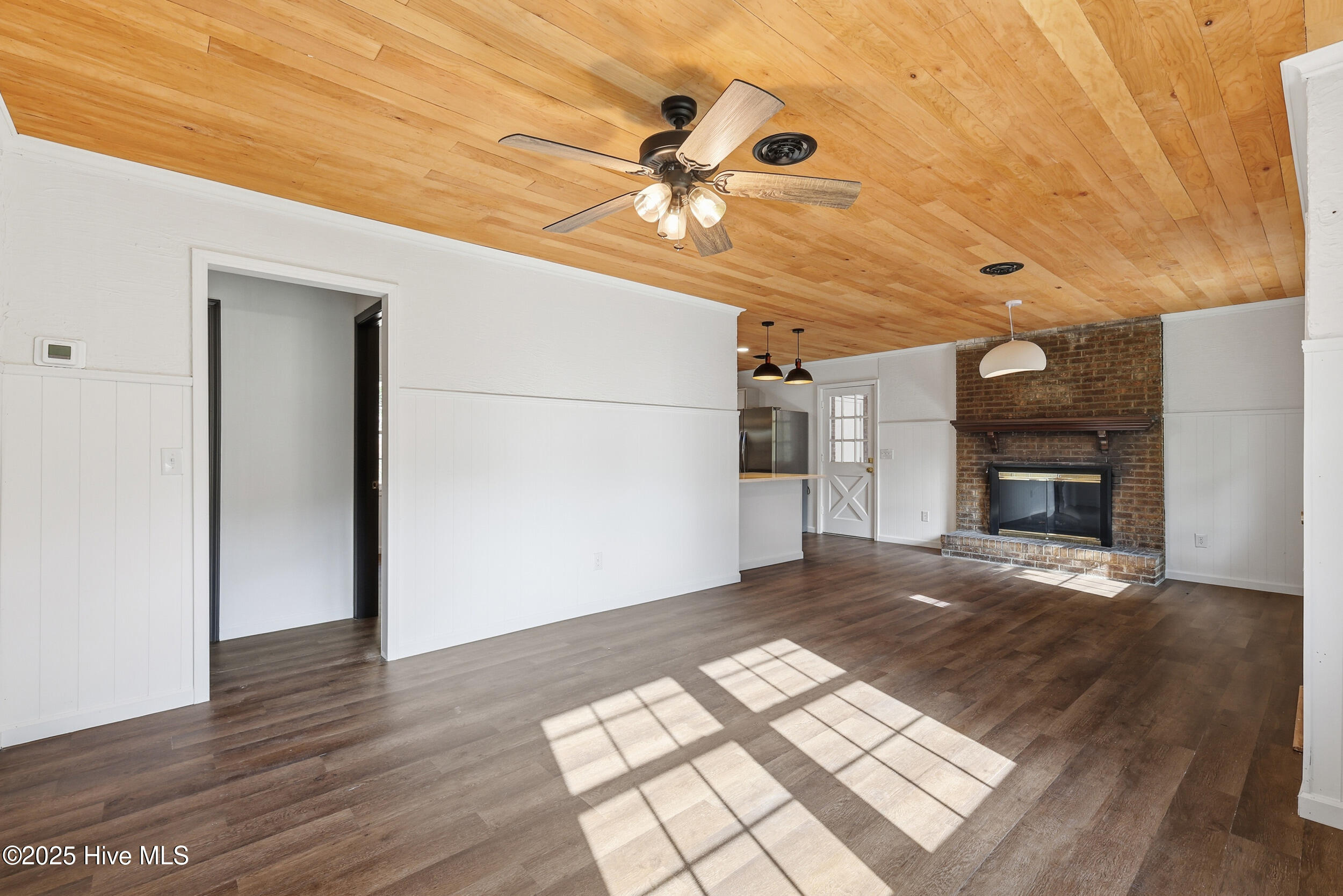 100542966 | Photo 15