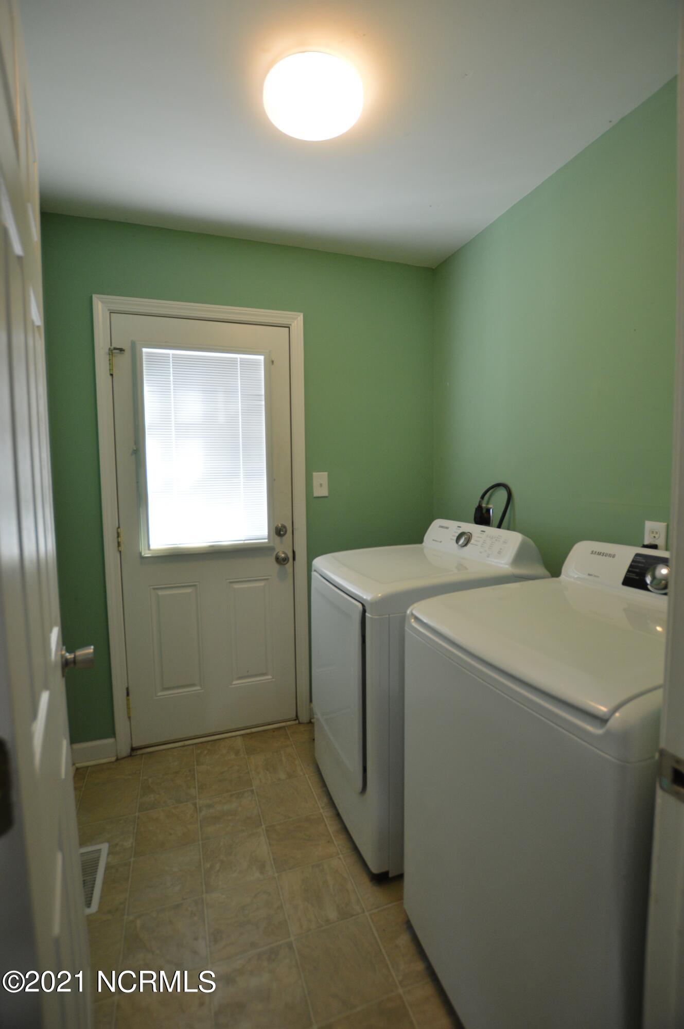 100562914 | Photo 11