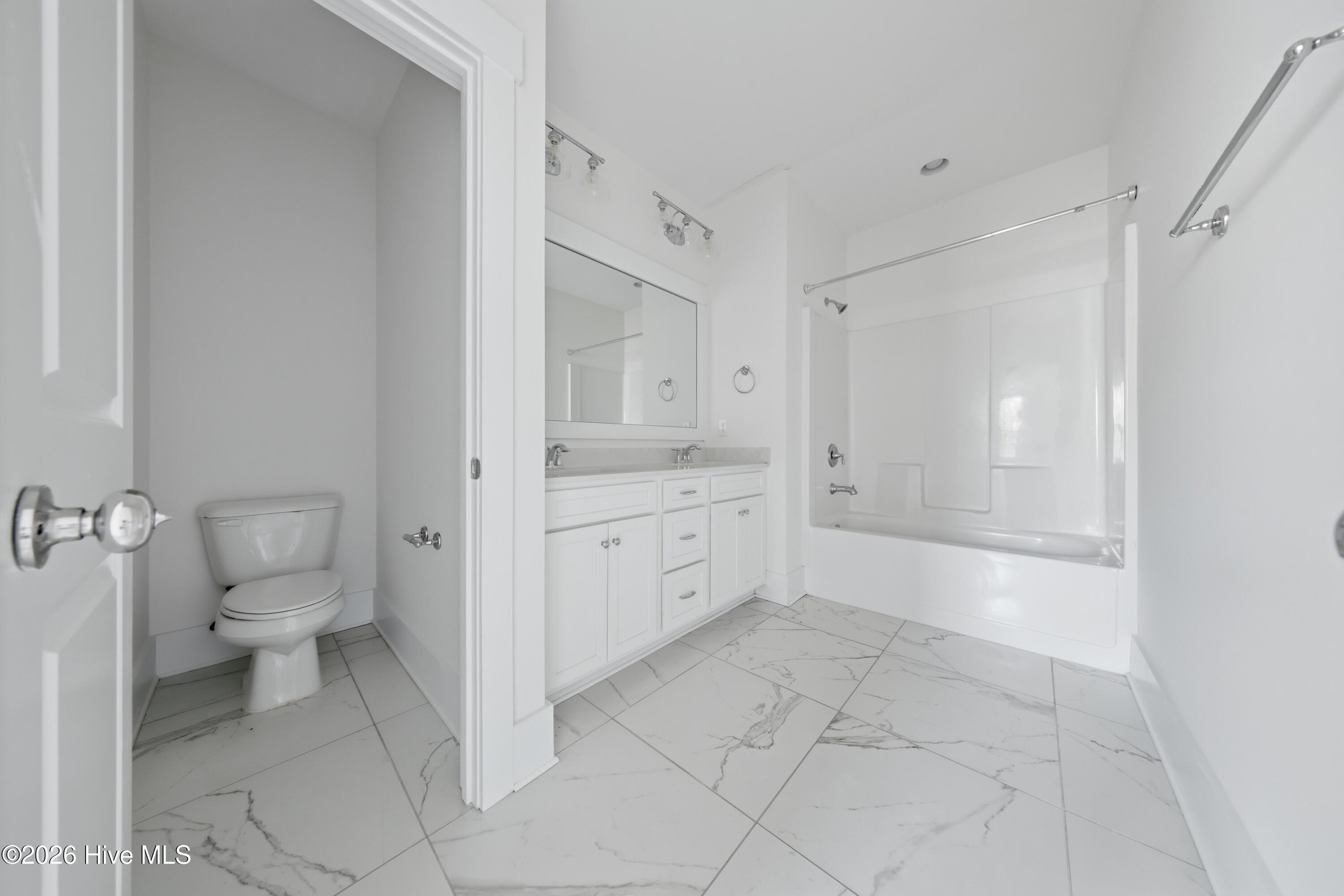 100564371 | Photo 30