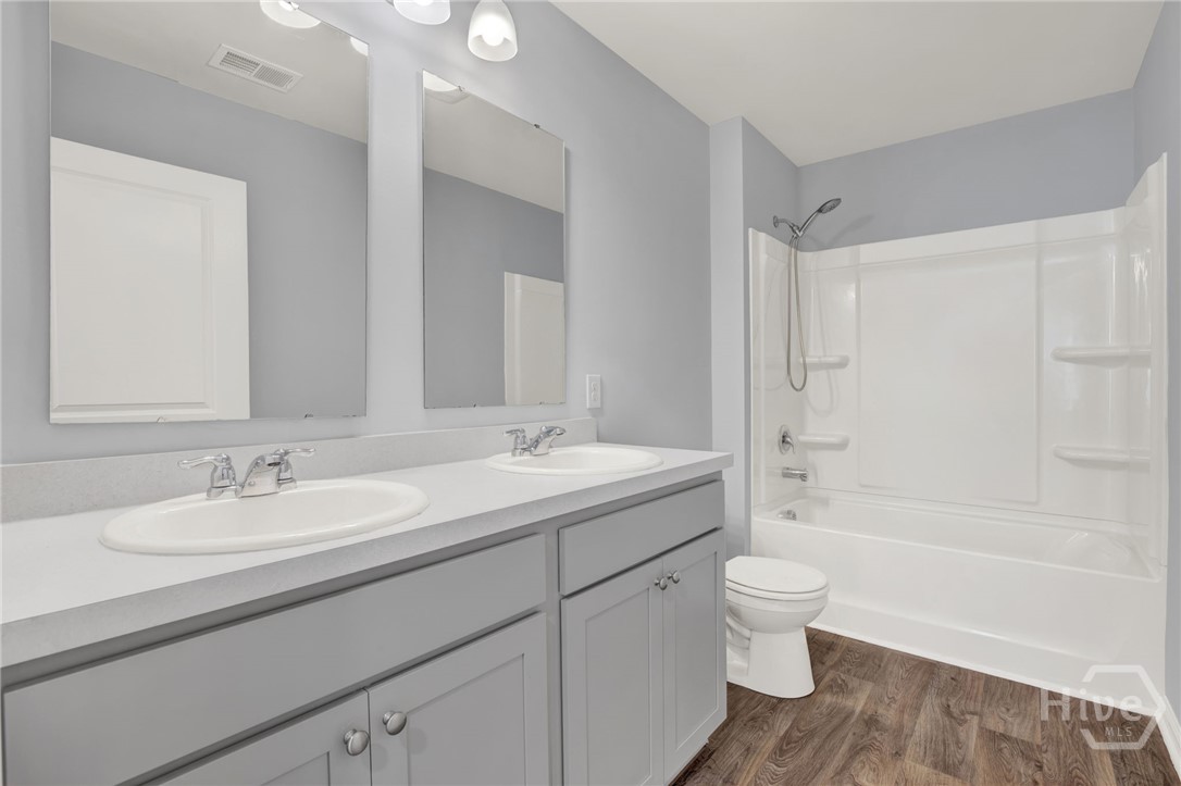 Upstairs Full Bath