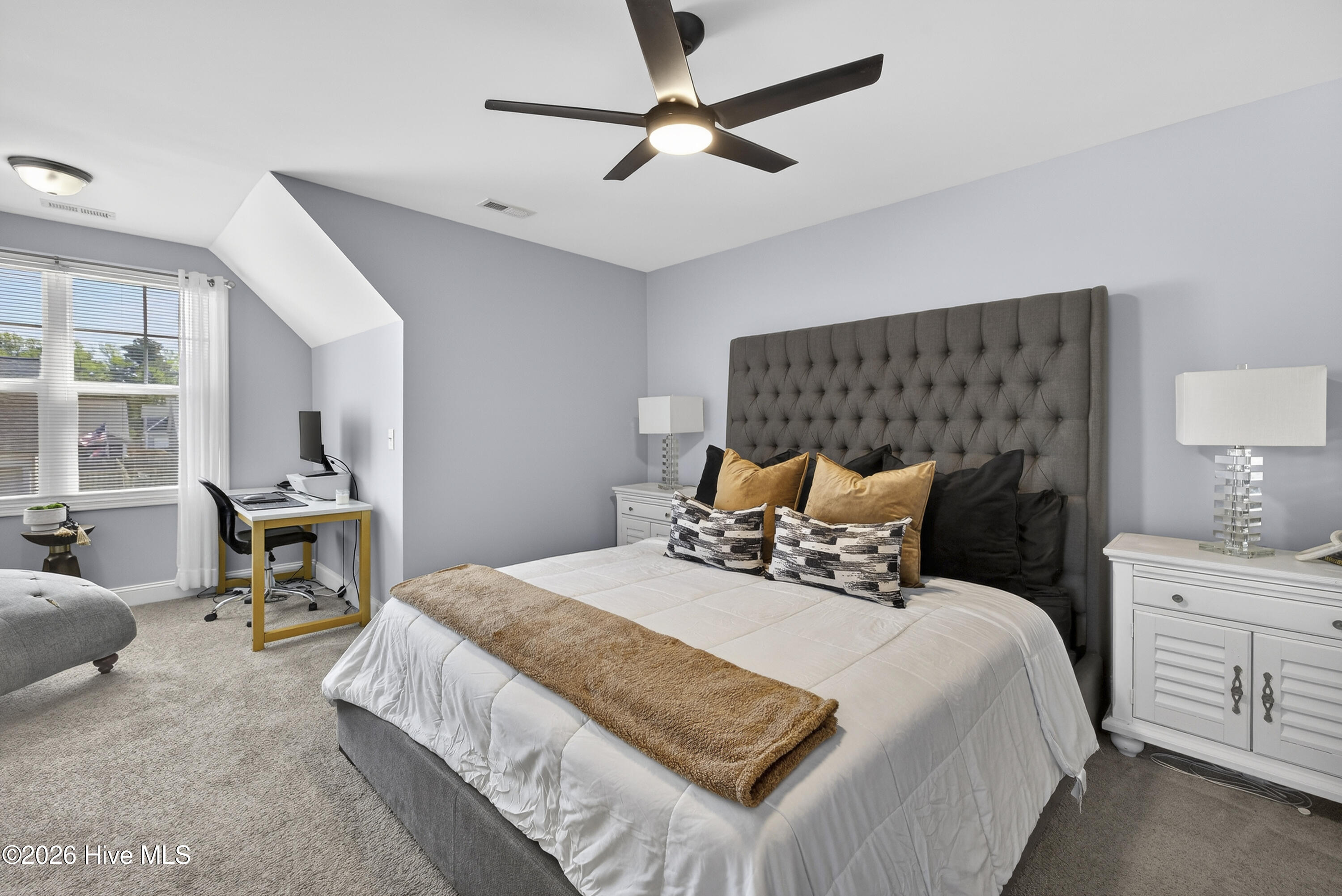 100563705 | Photo 17