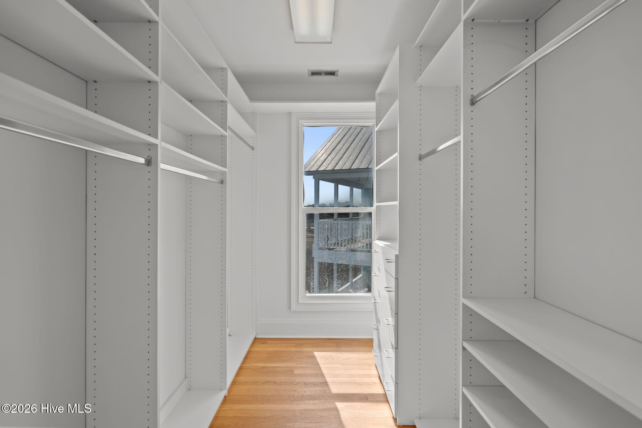 100560012 | Photo 33