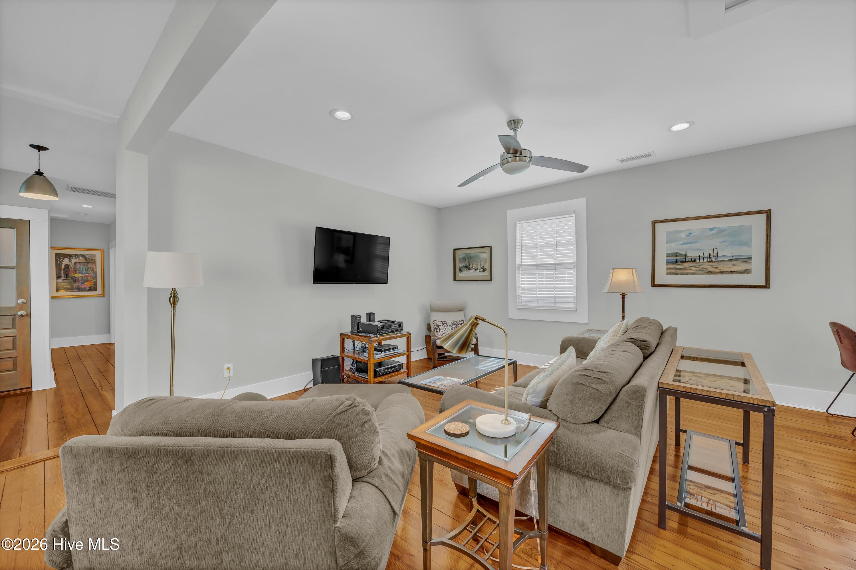 100555907 | Photo 14