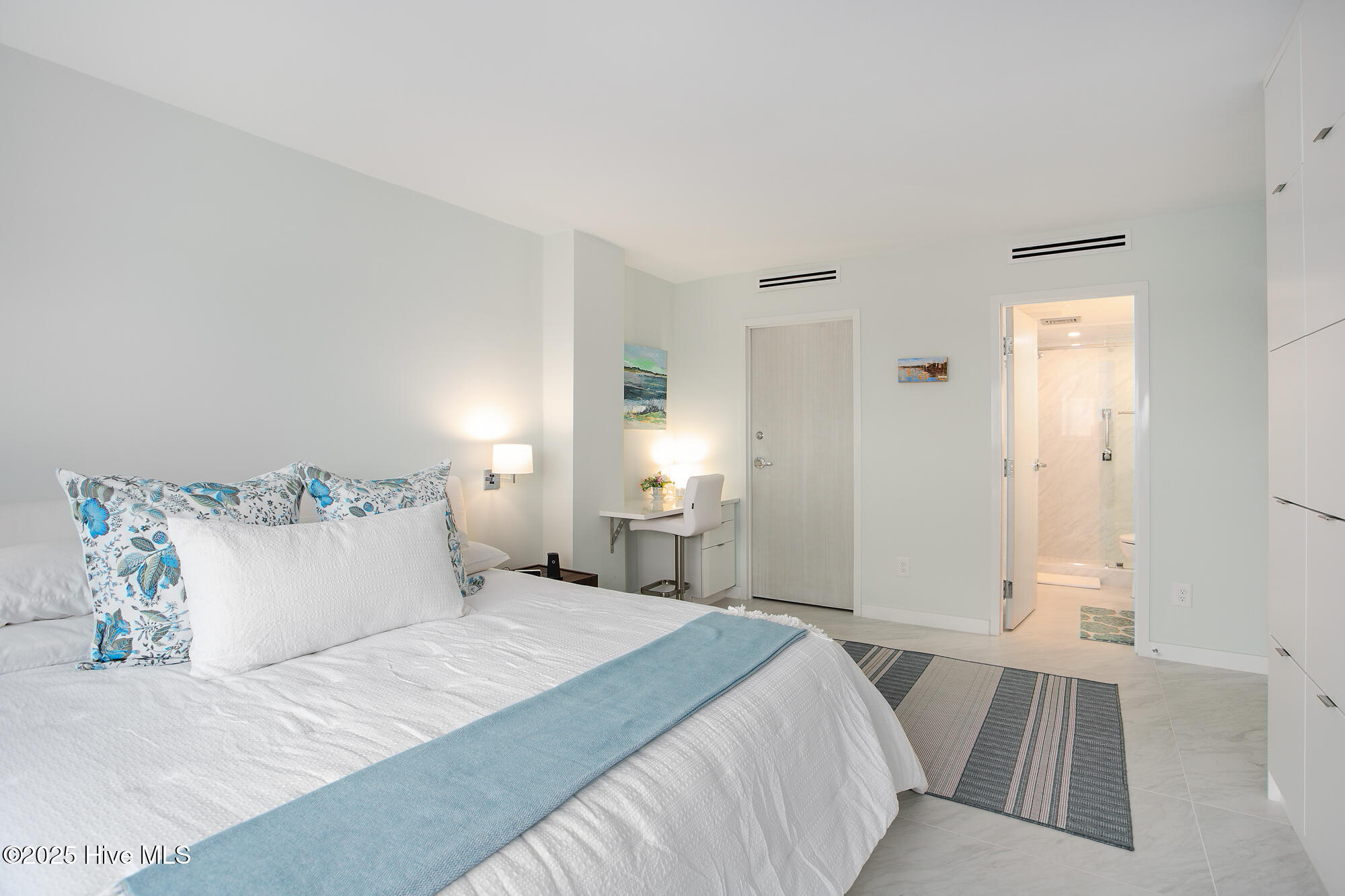 100544595 | Photo 18