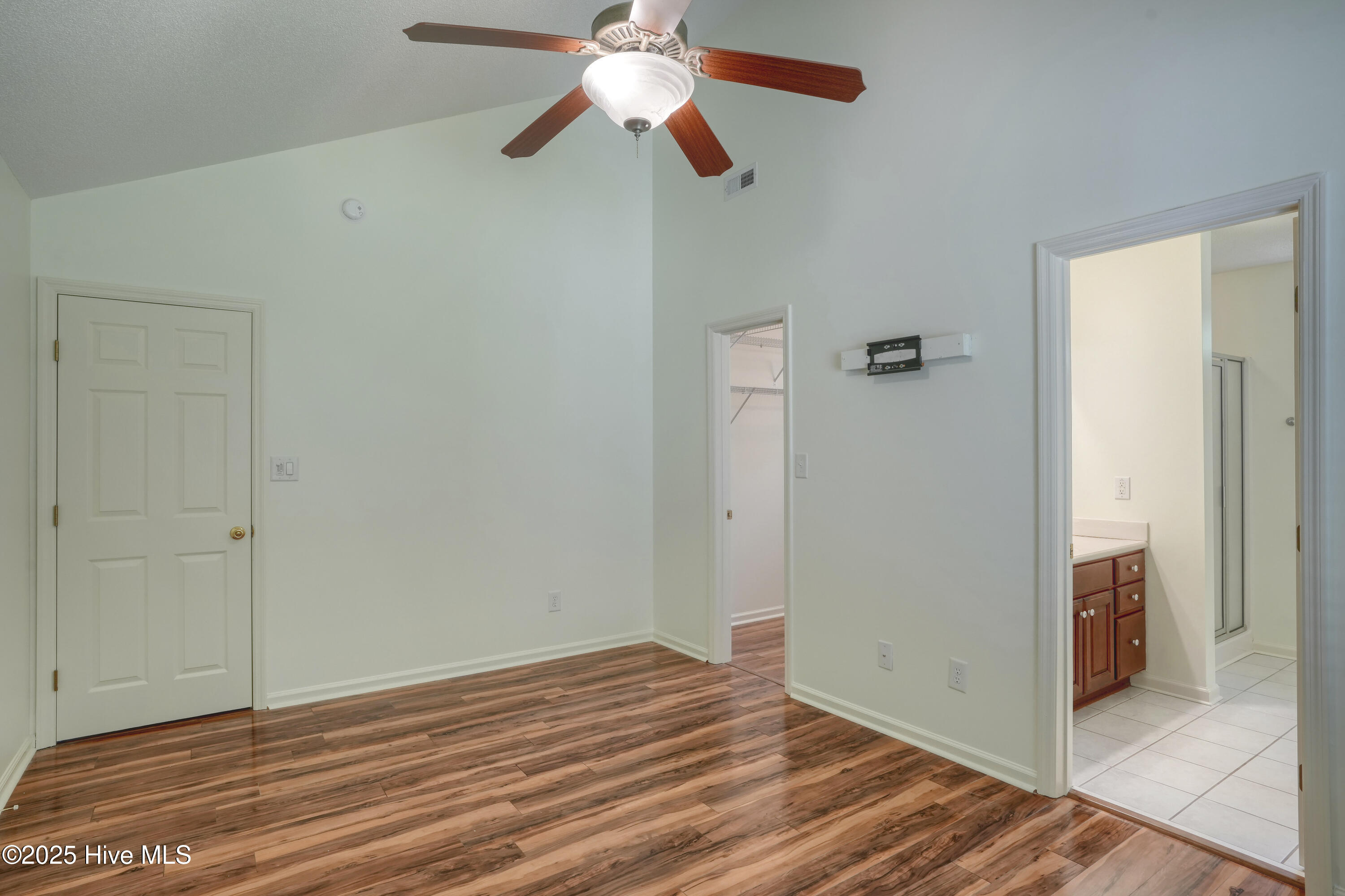 100472919 | Photo 18