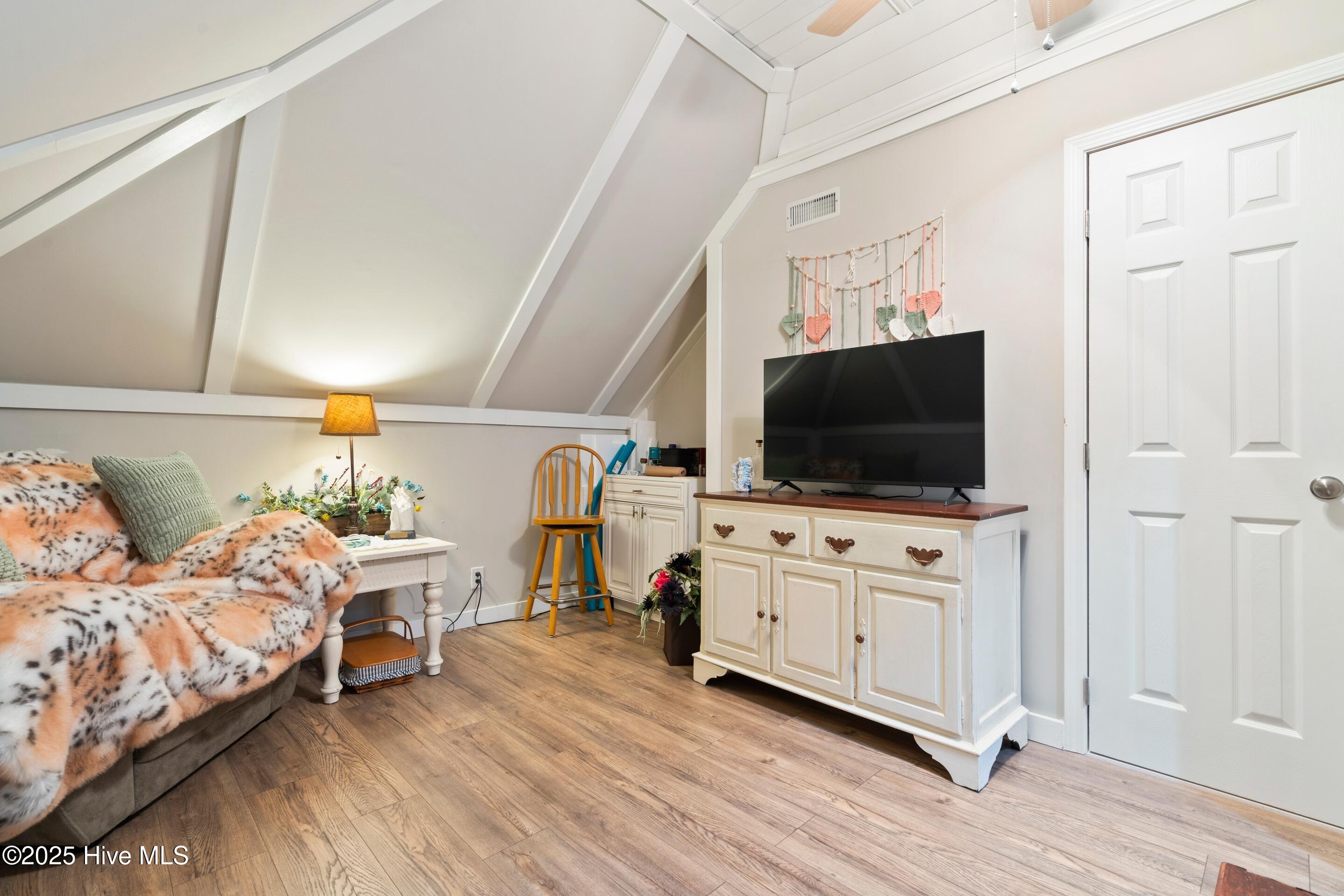 100538310 | Photo 71