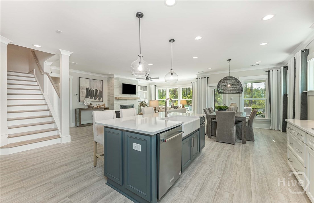 Pictures, photographs, colors, features, and sizes are for illustration purposes only and will vary from the homes as built.