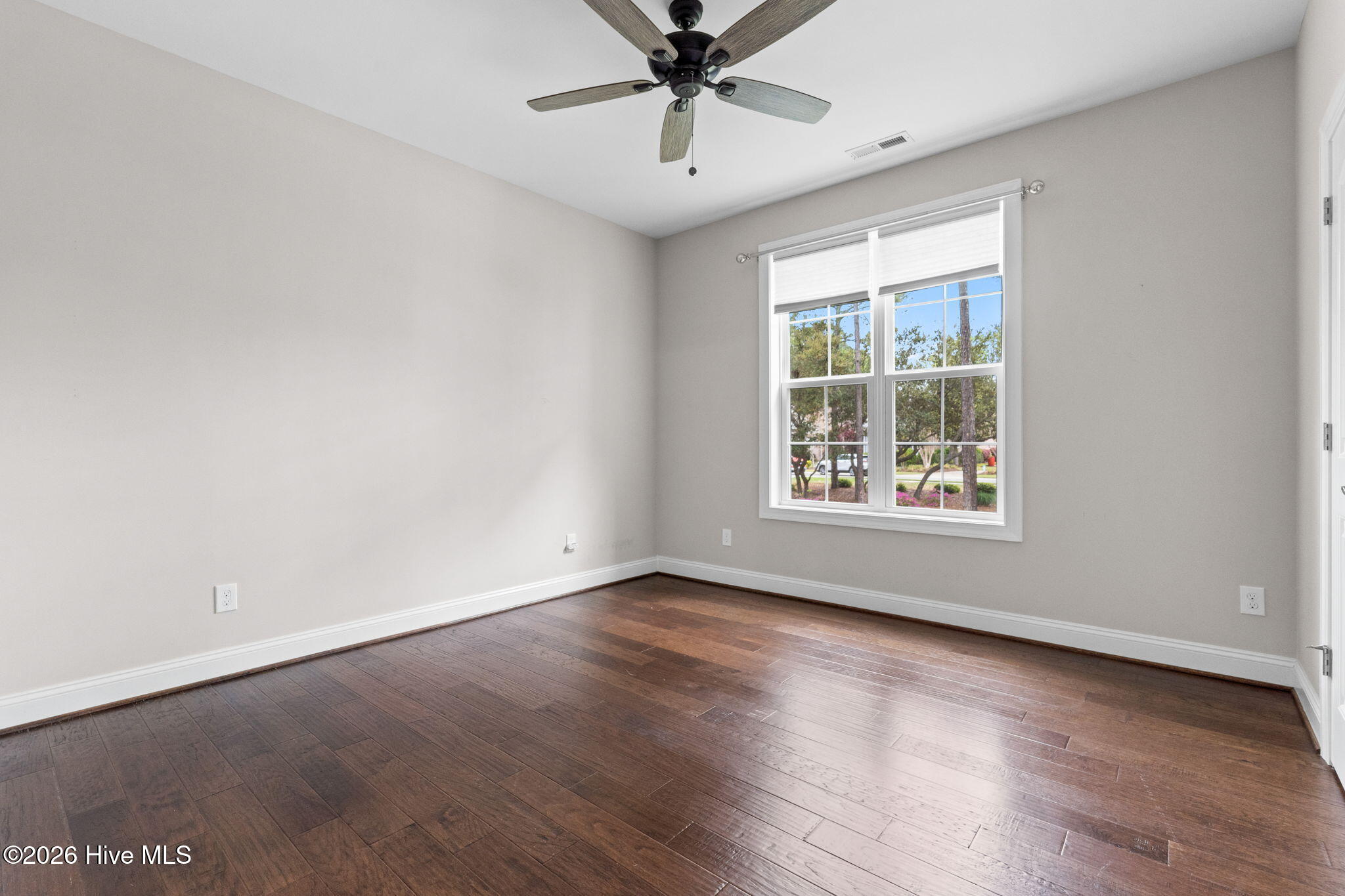 100566605 | Photo 34