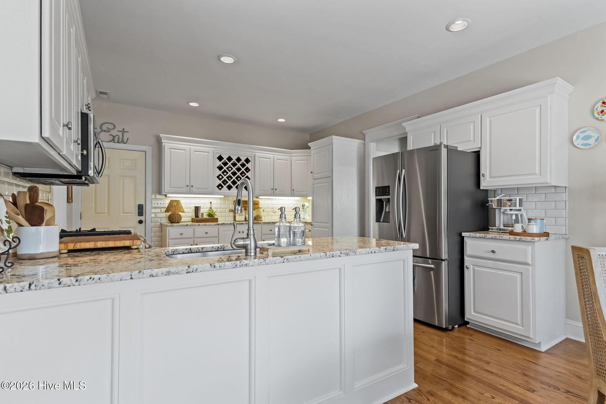 100564059 | Photo 25