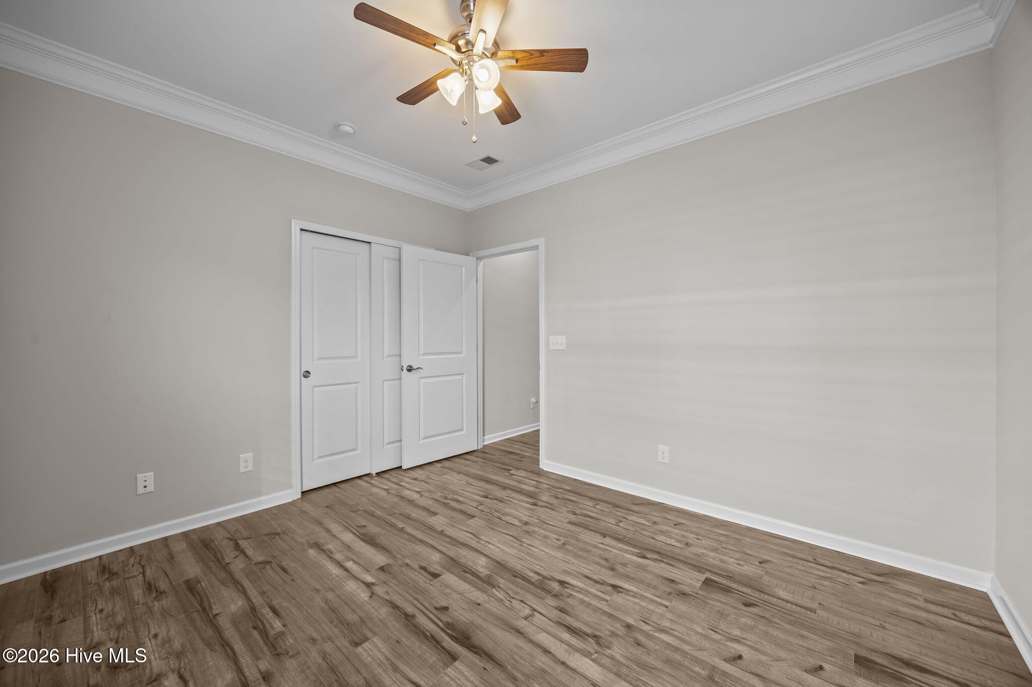 100552007 | Photo 53