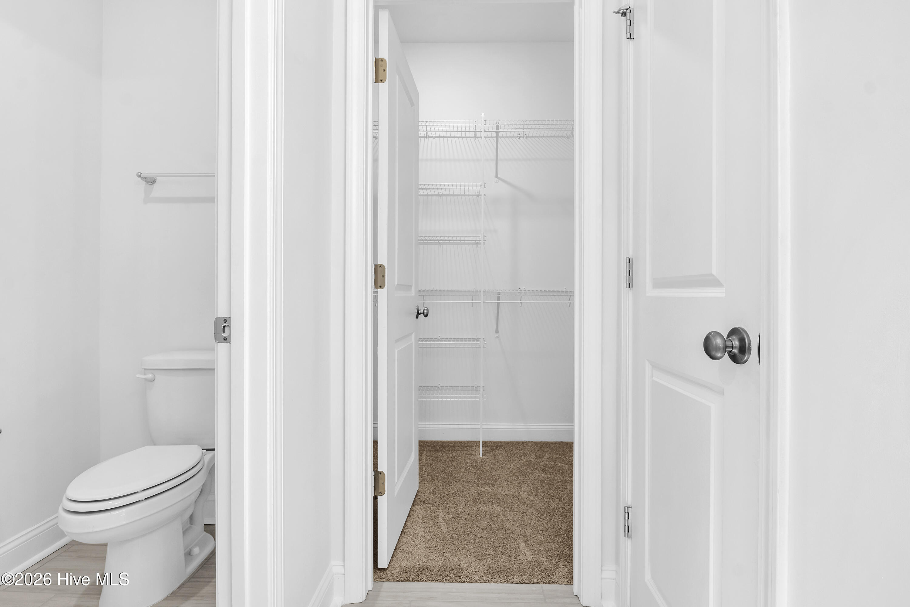 100563590 | Photo 26