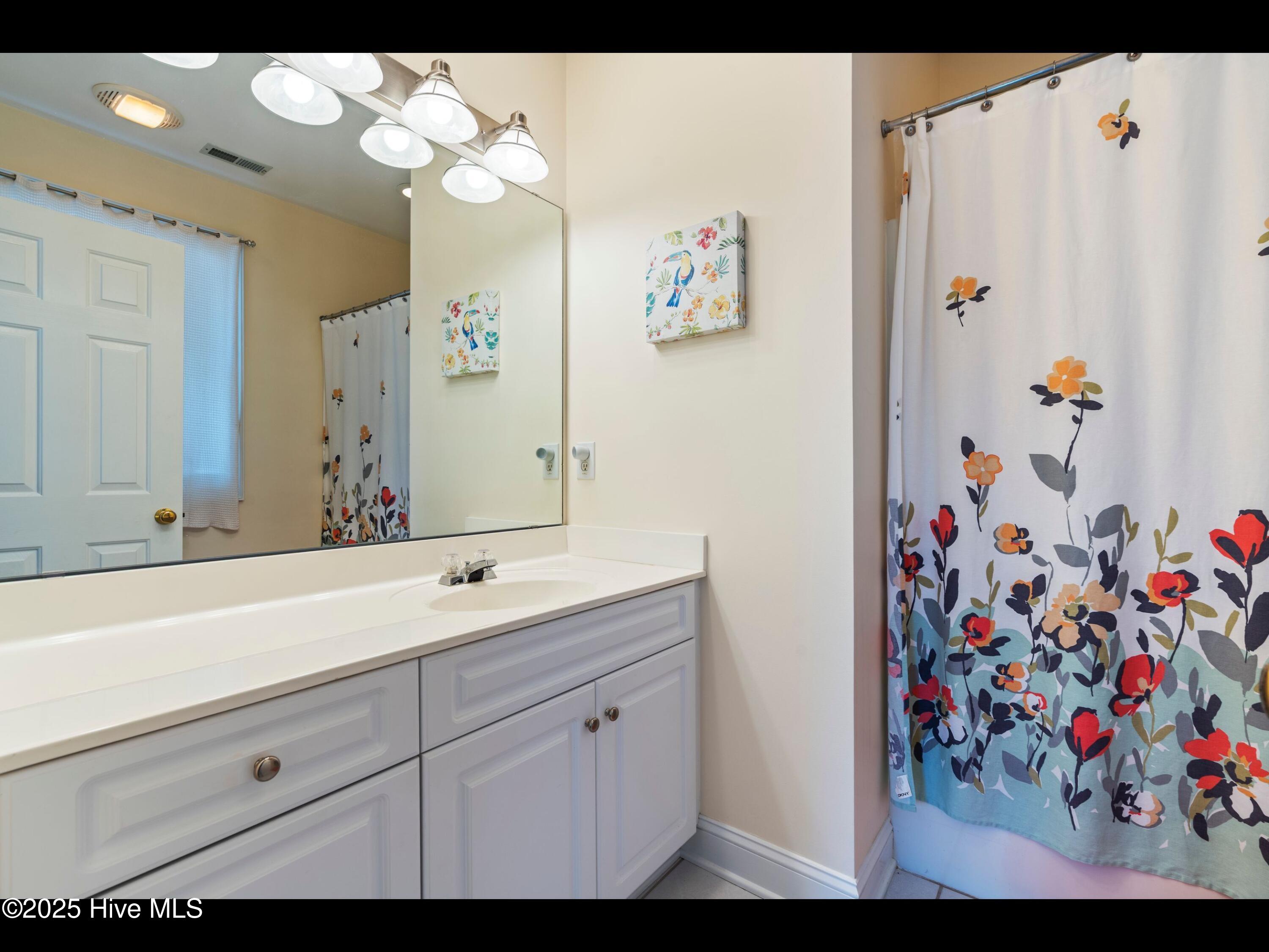 100511839 | Photo 52