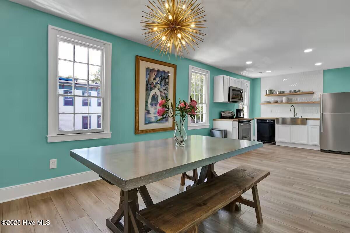 100542130 | Photo 35