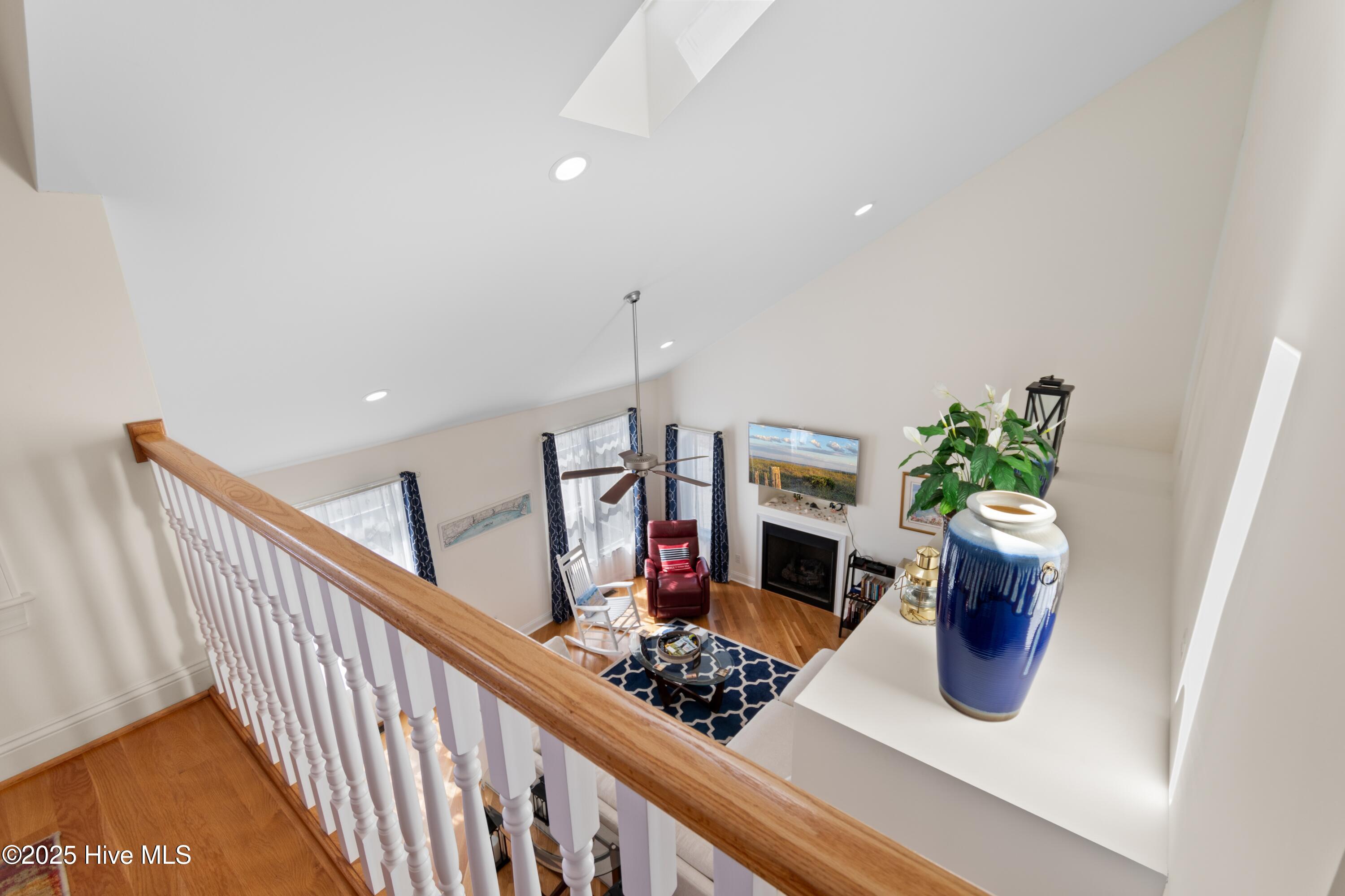 100534441 | Photo 38