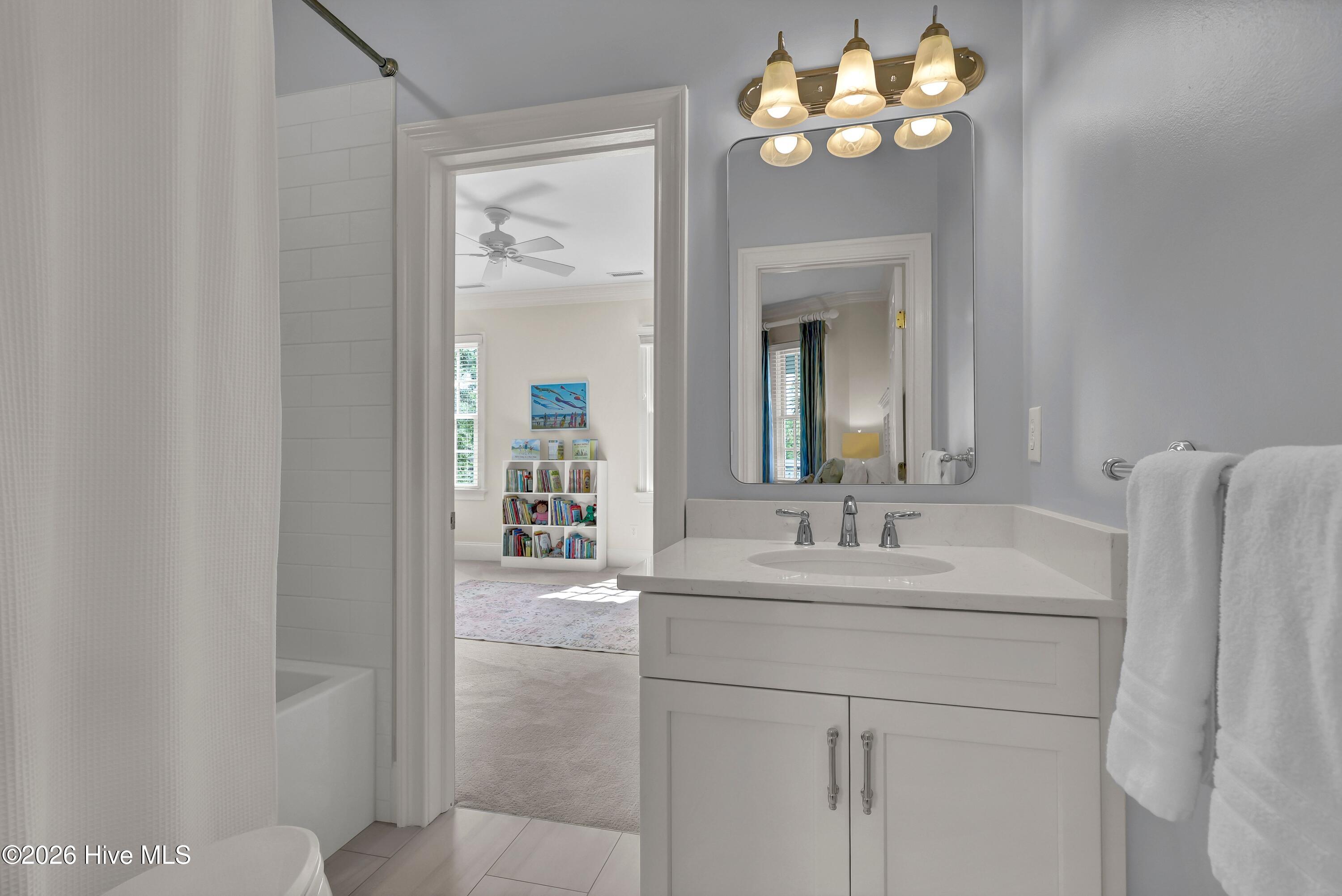 100569370 | Photo 40