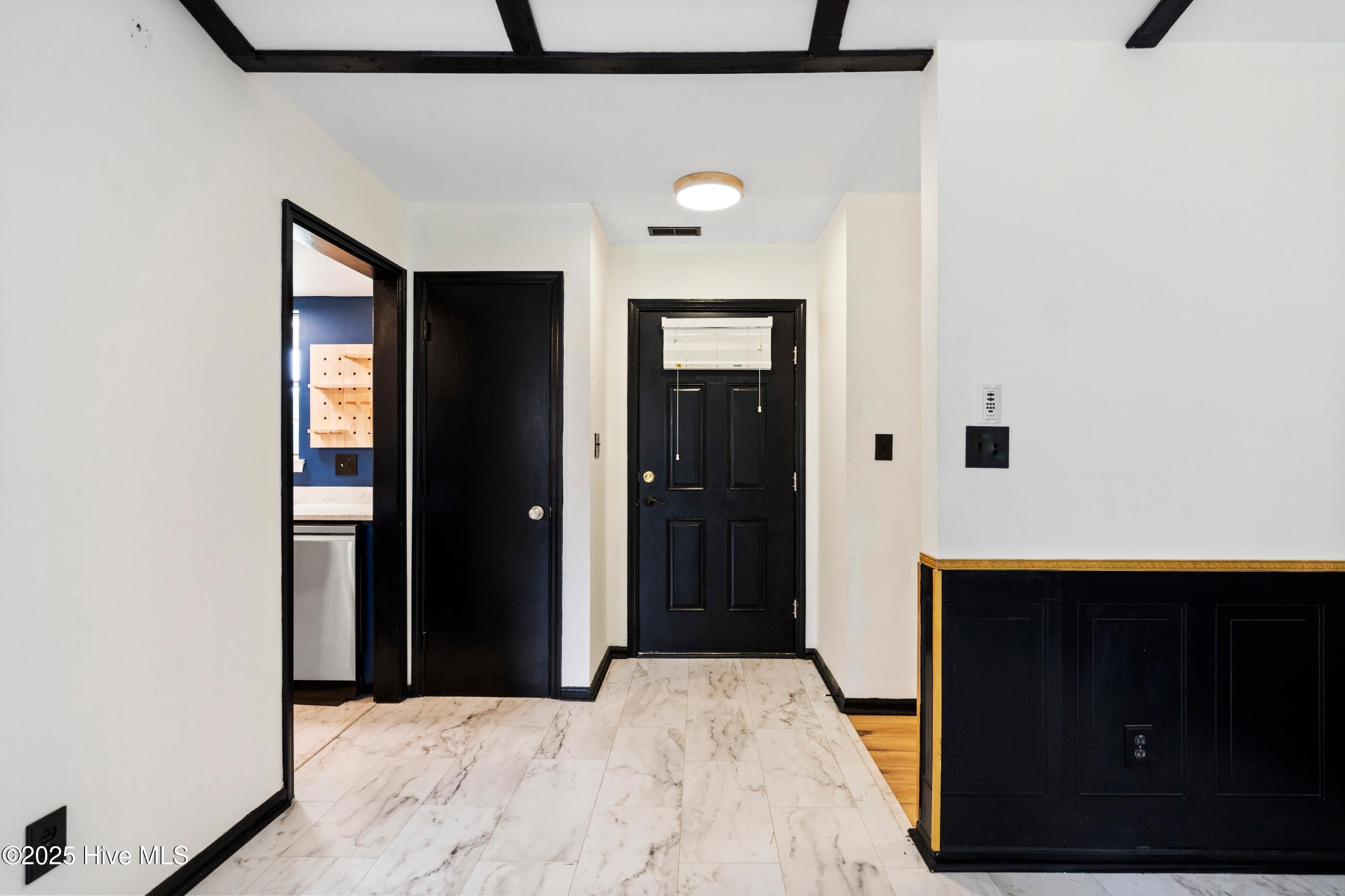 100523596 | Photo 23