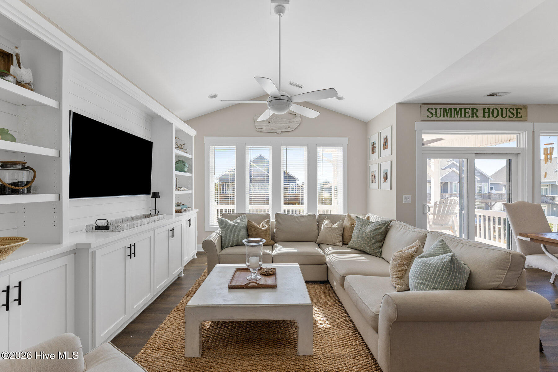 100555892 | Photo 17