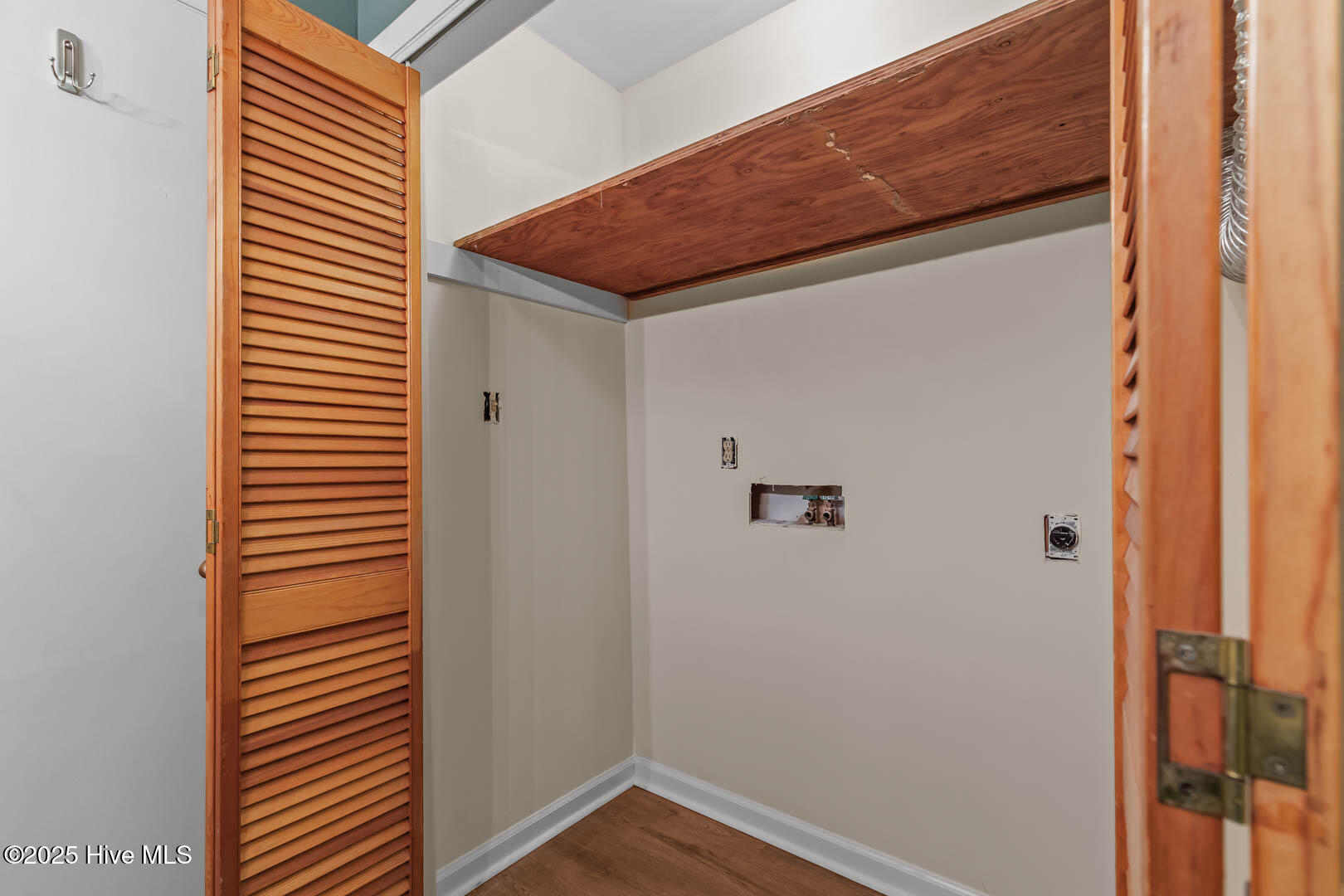 100540593 | Photo 25