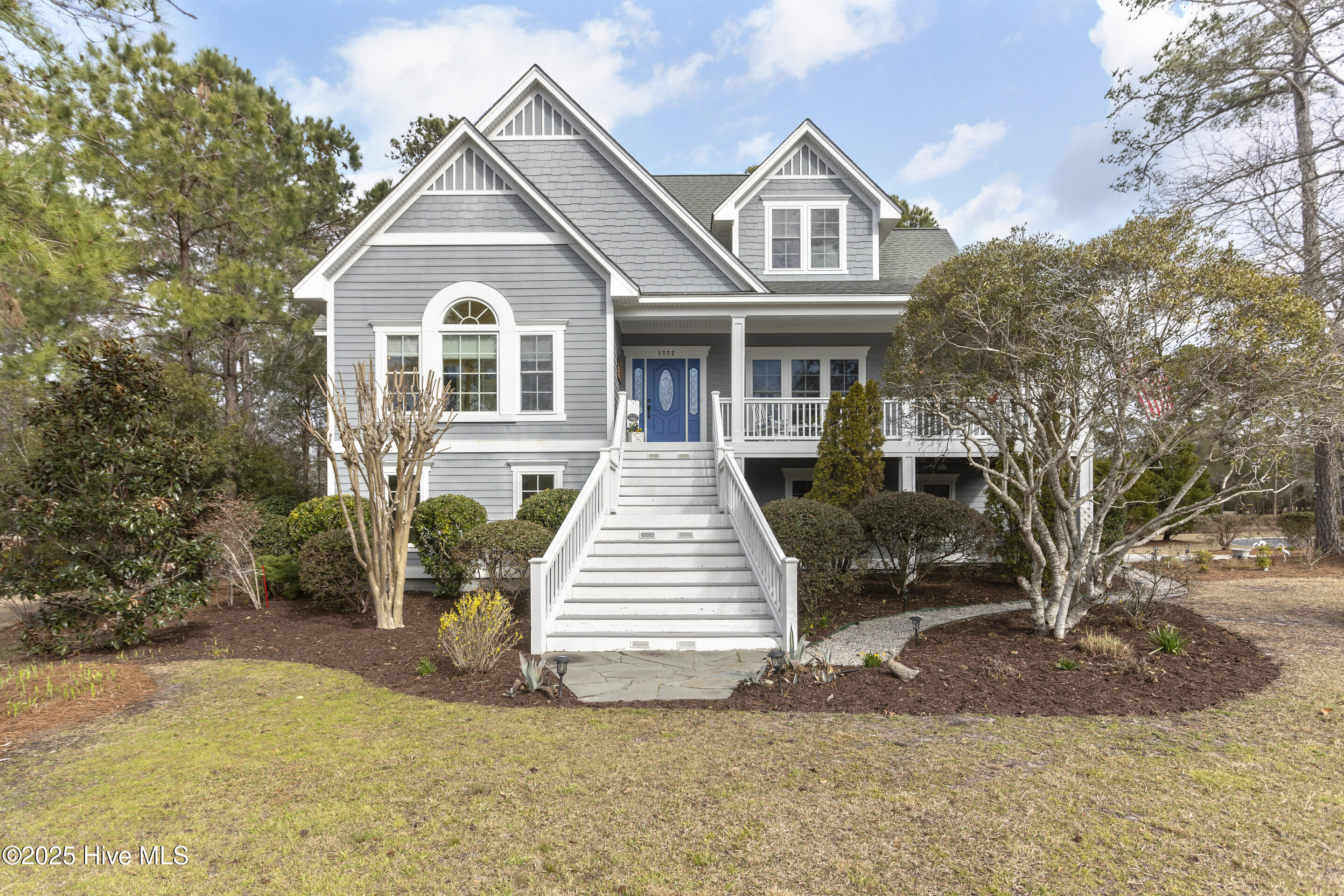 100493610 | Photo 93