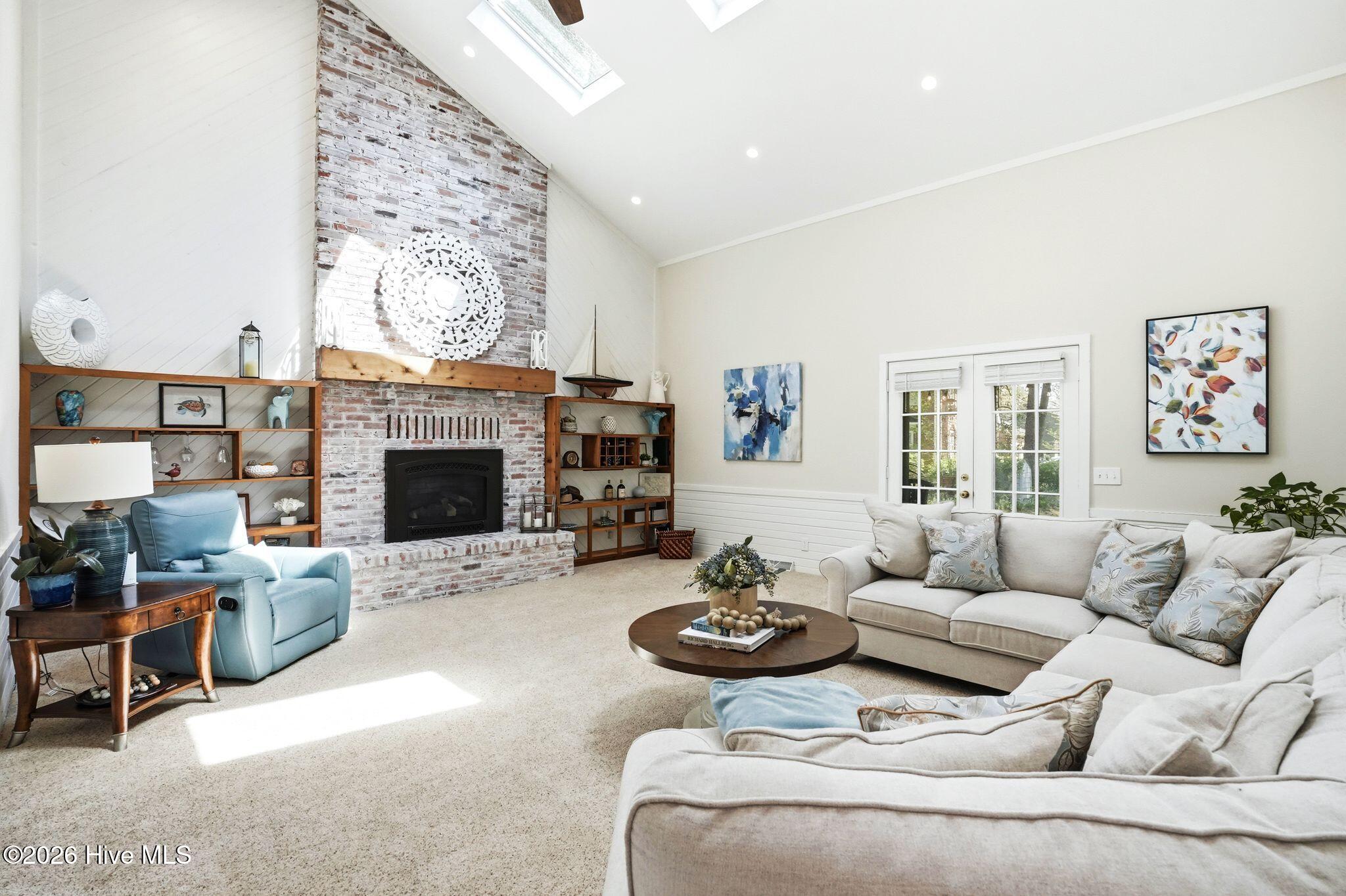 100563763 | Photo 15