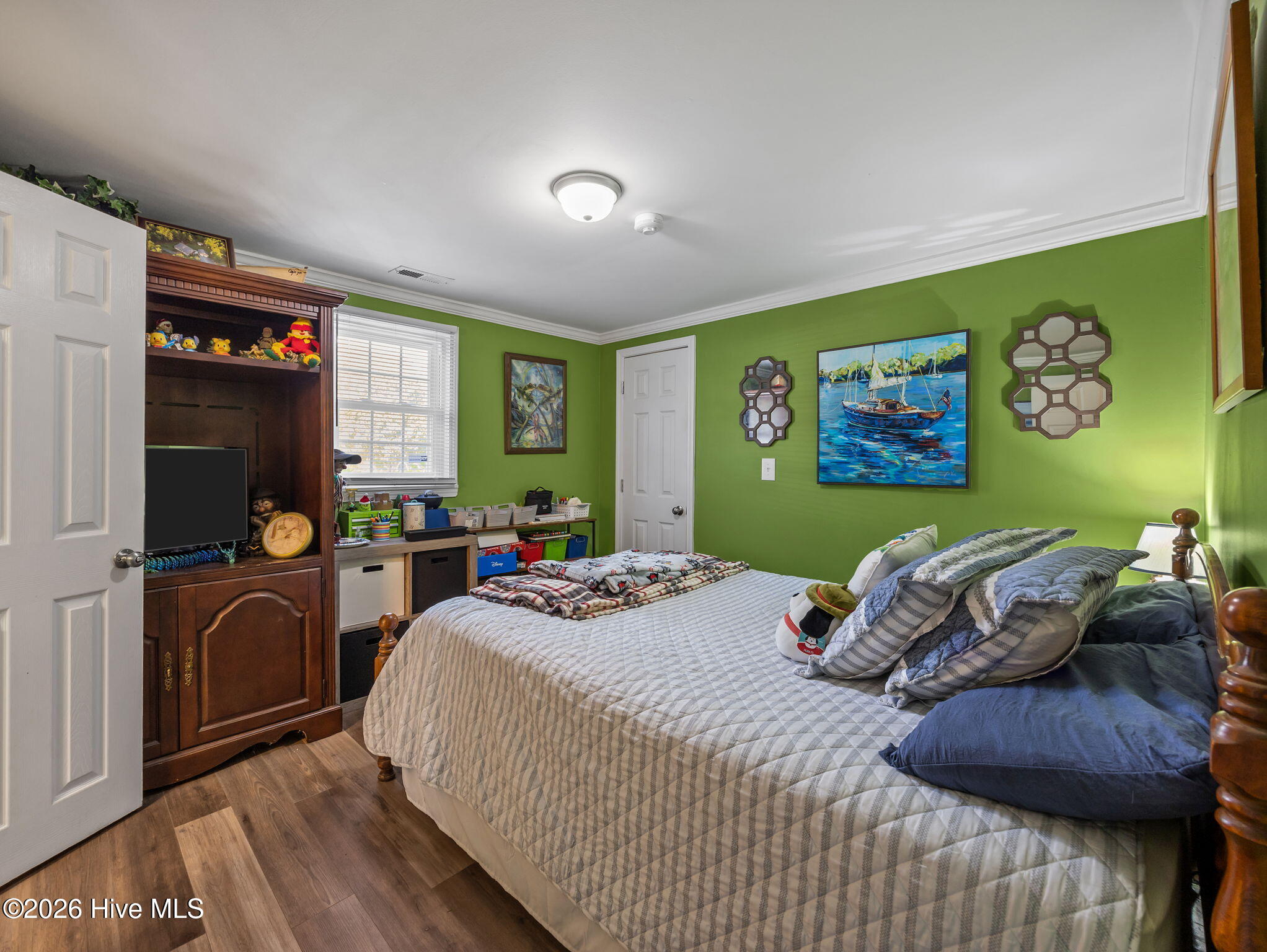 100566121 | Photo 43