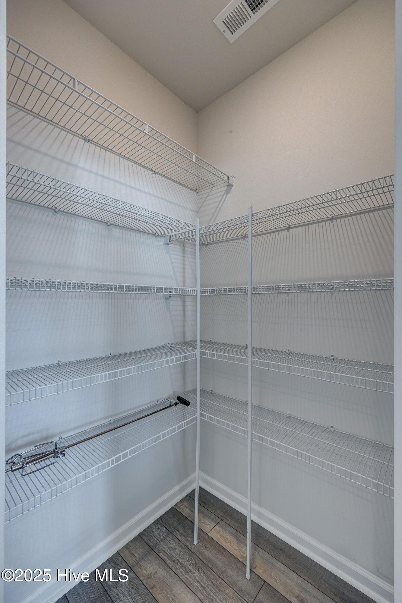 100534106 | Photo 19