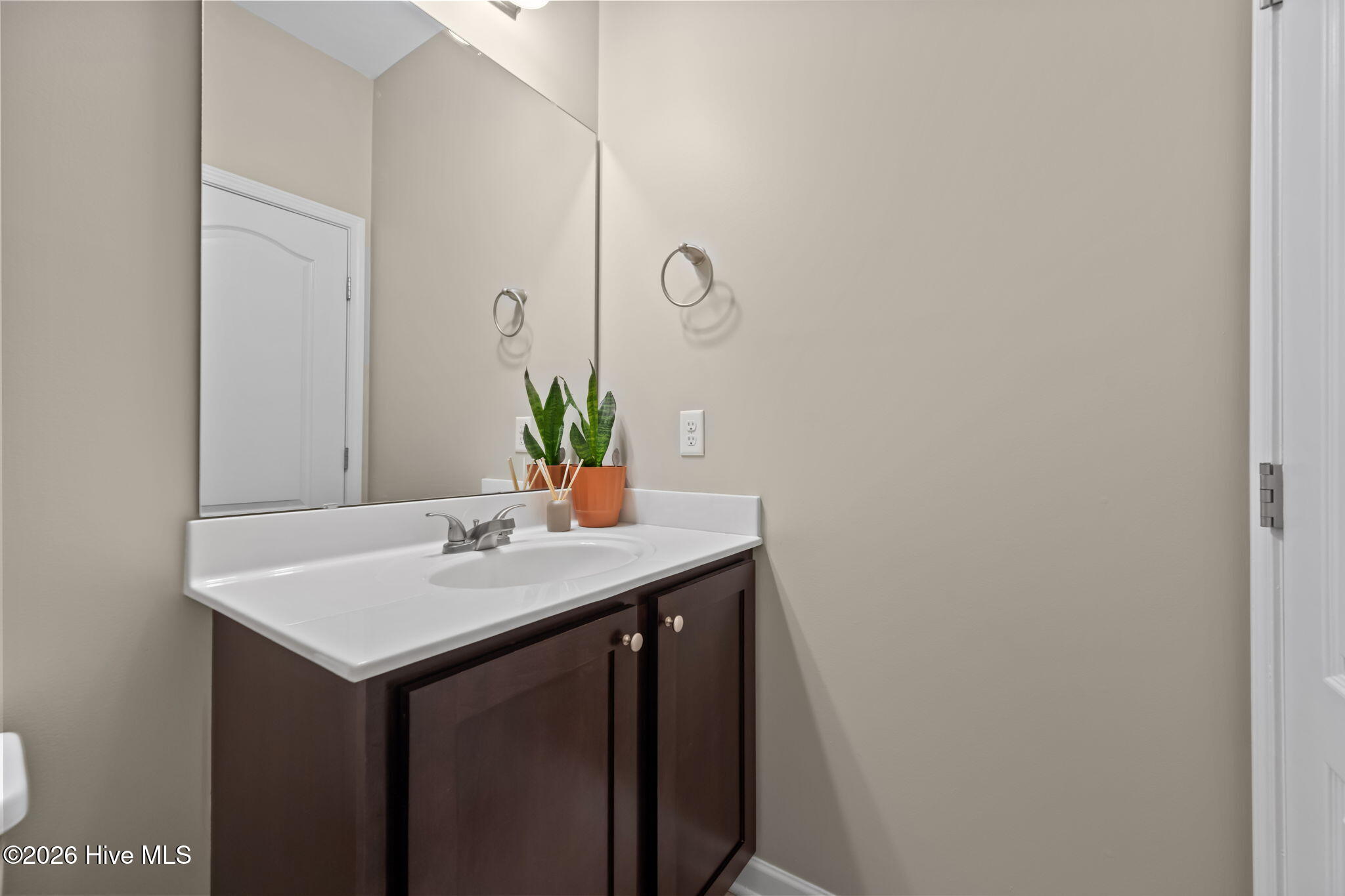 100568567 | Photo 18