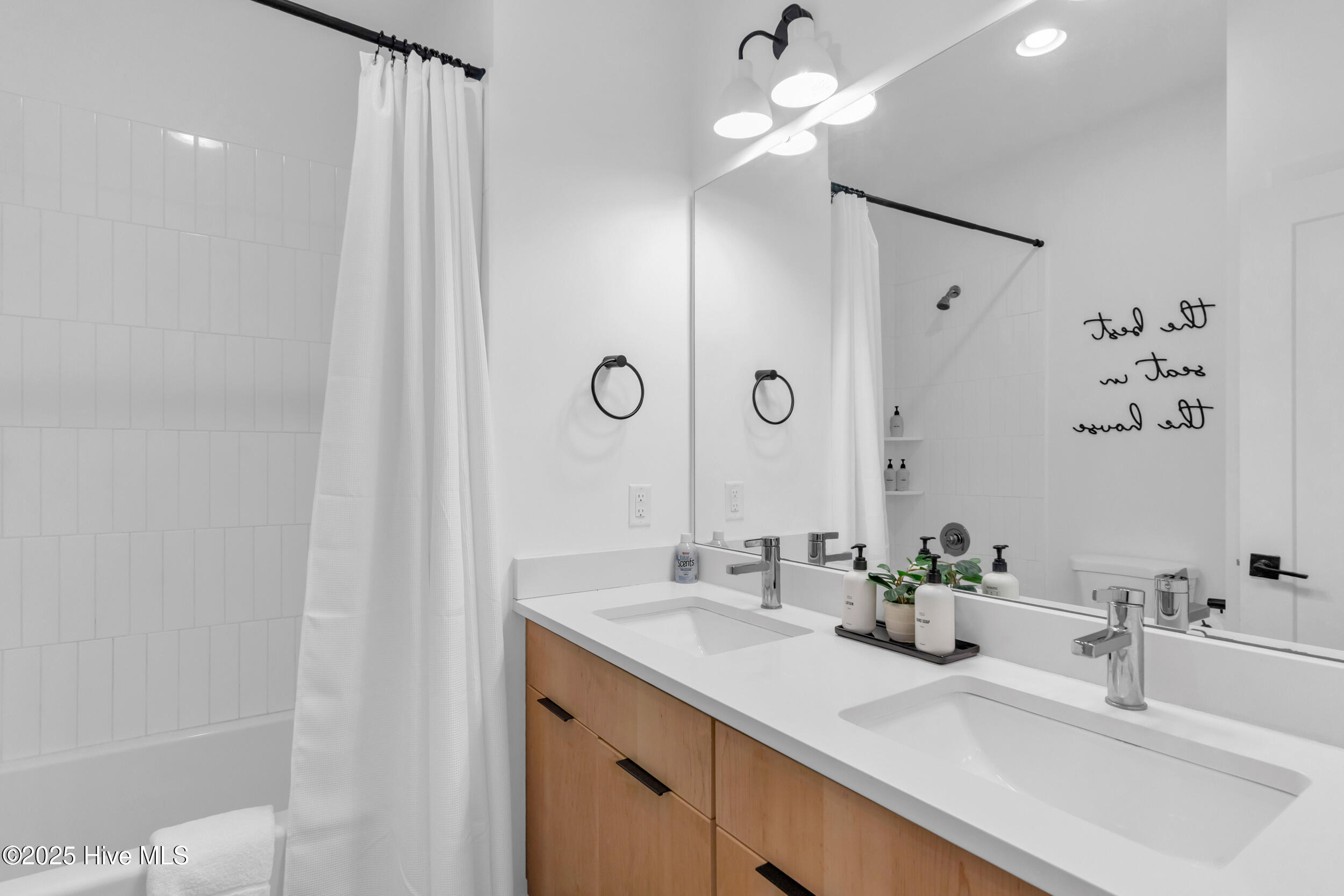 100541692 | Photo 27