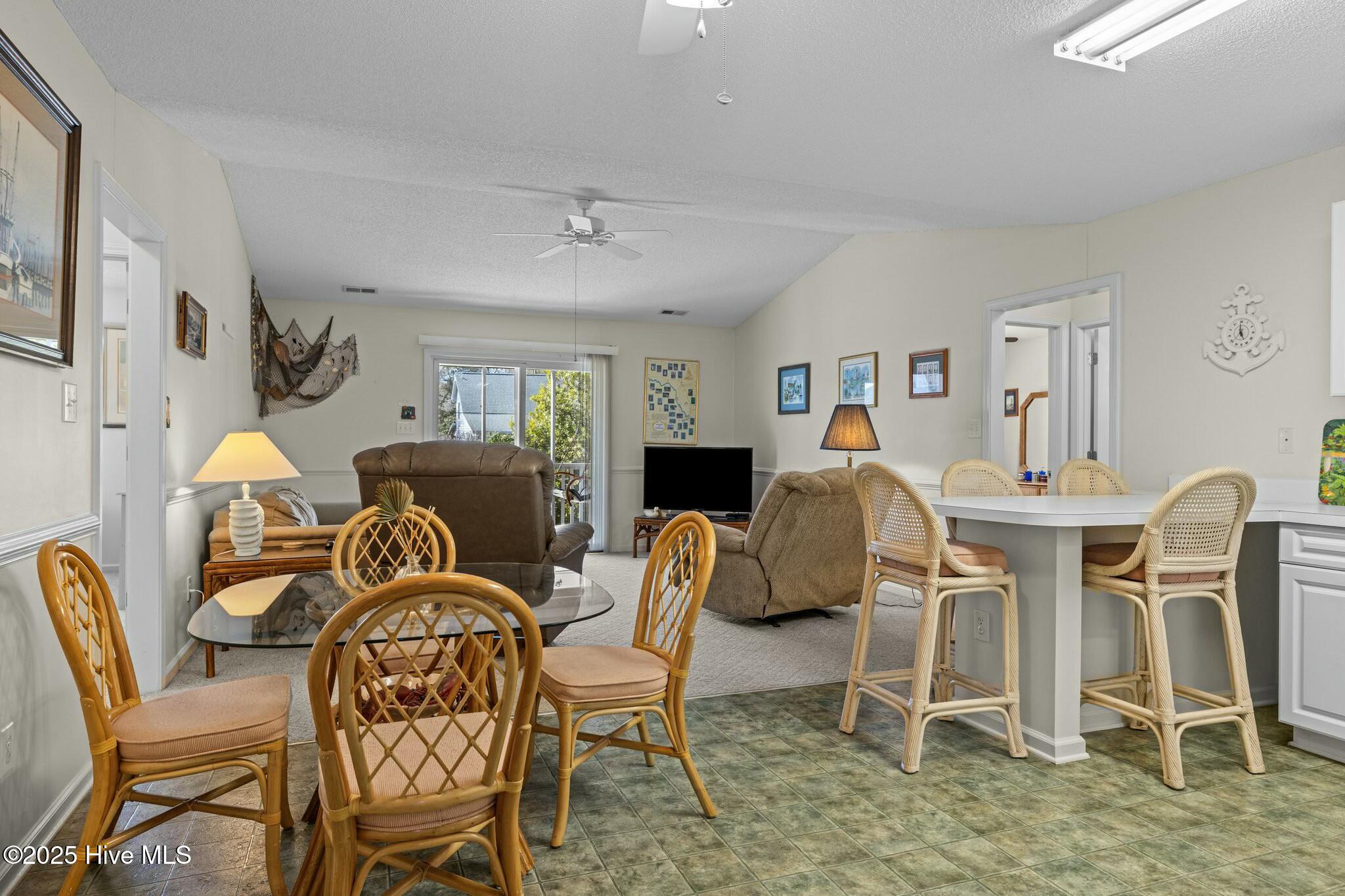 100490035 | Photo 14