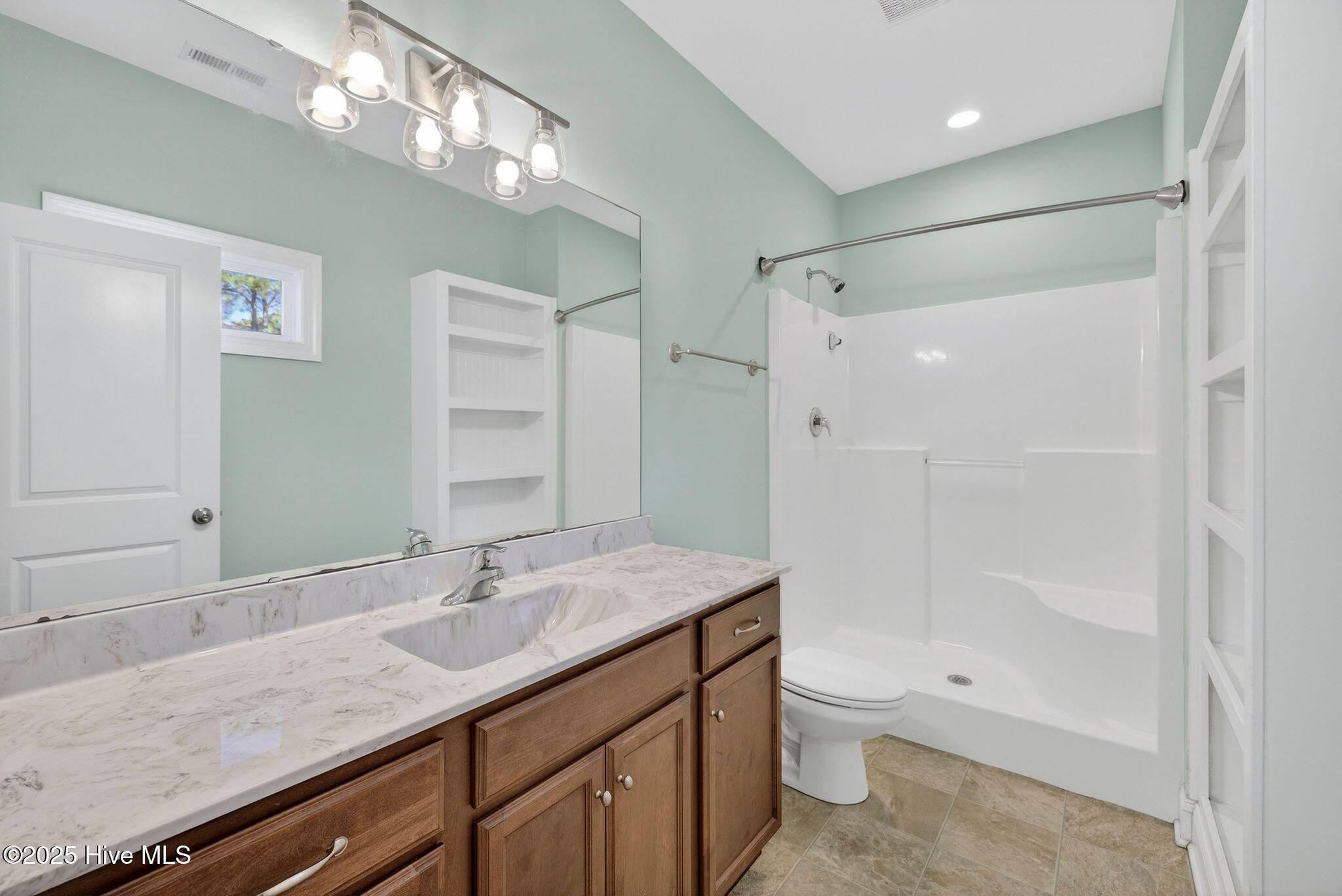 100545937 | Photo 31