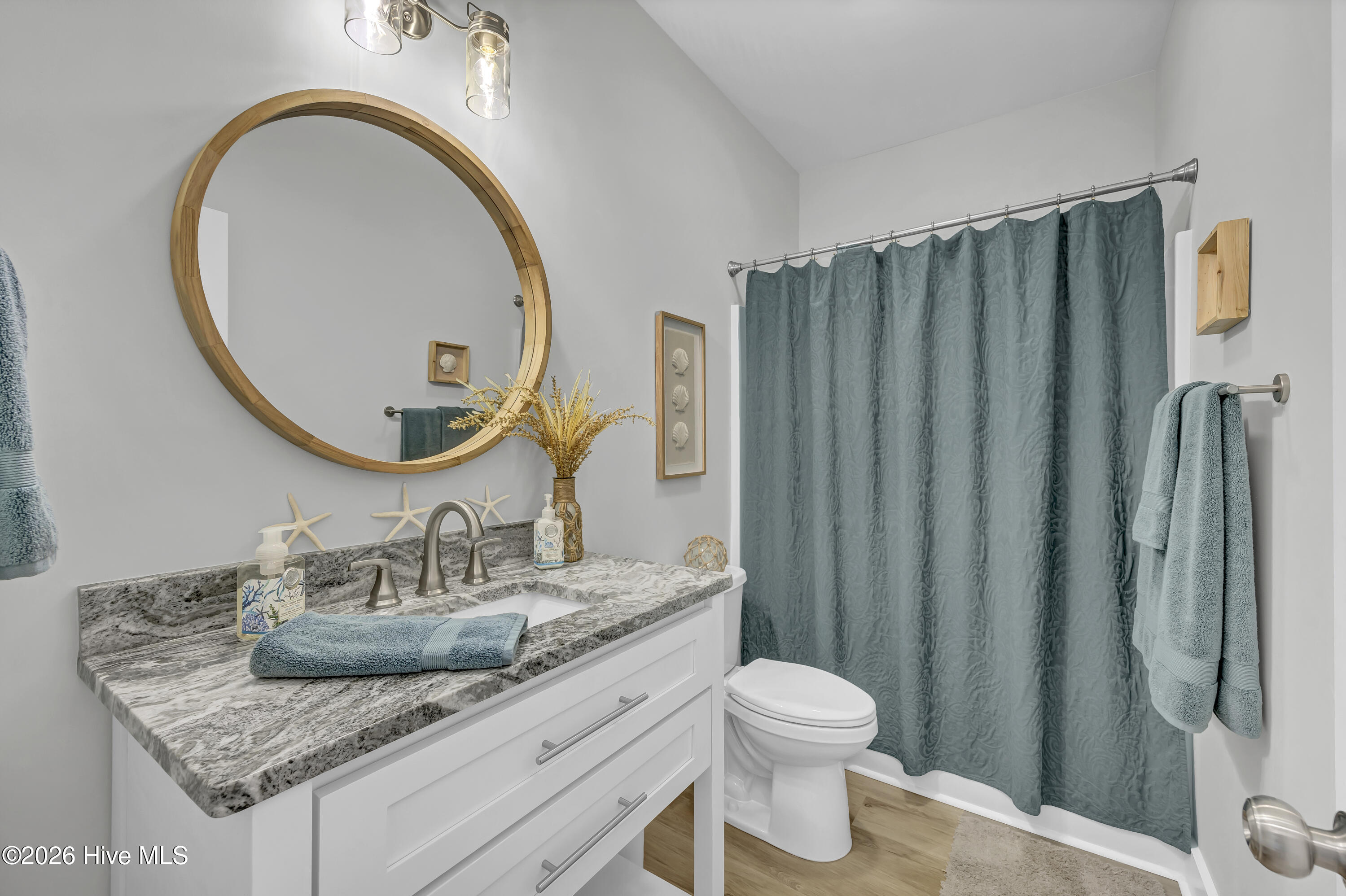 100555875 | Photo 18