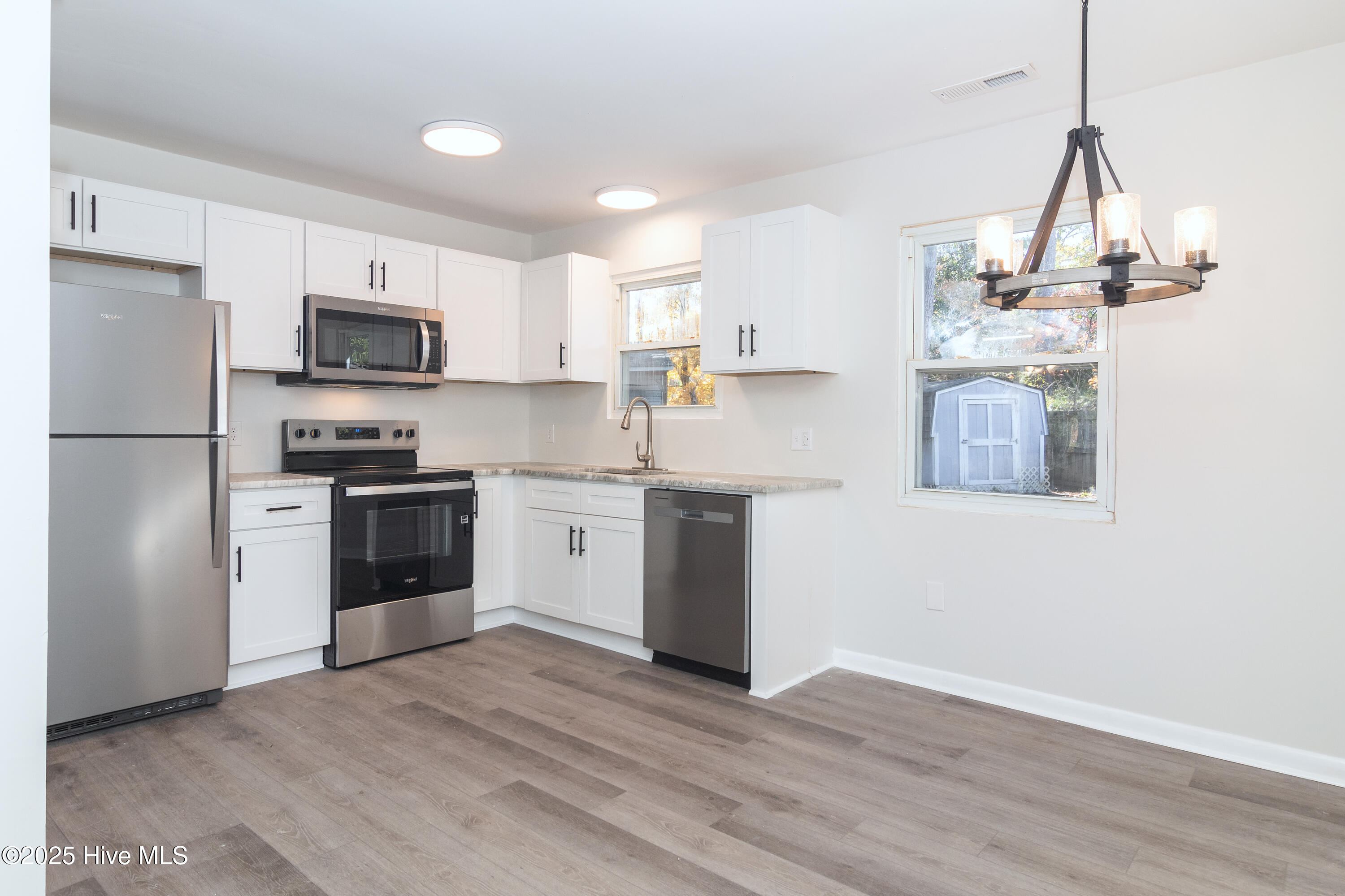 100541457 | Photo 21