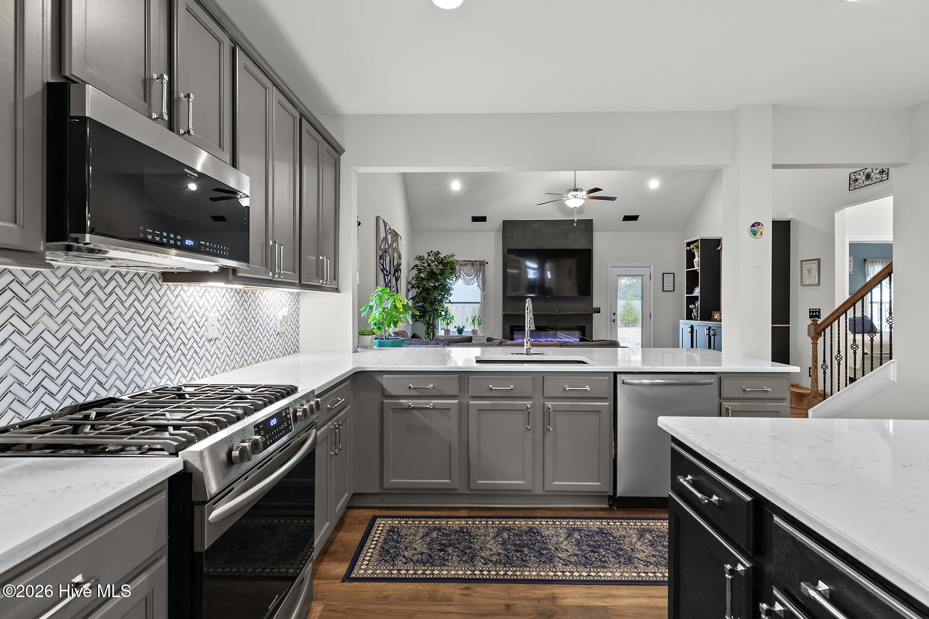 100549567 | Photo 12