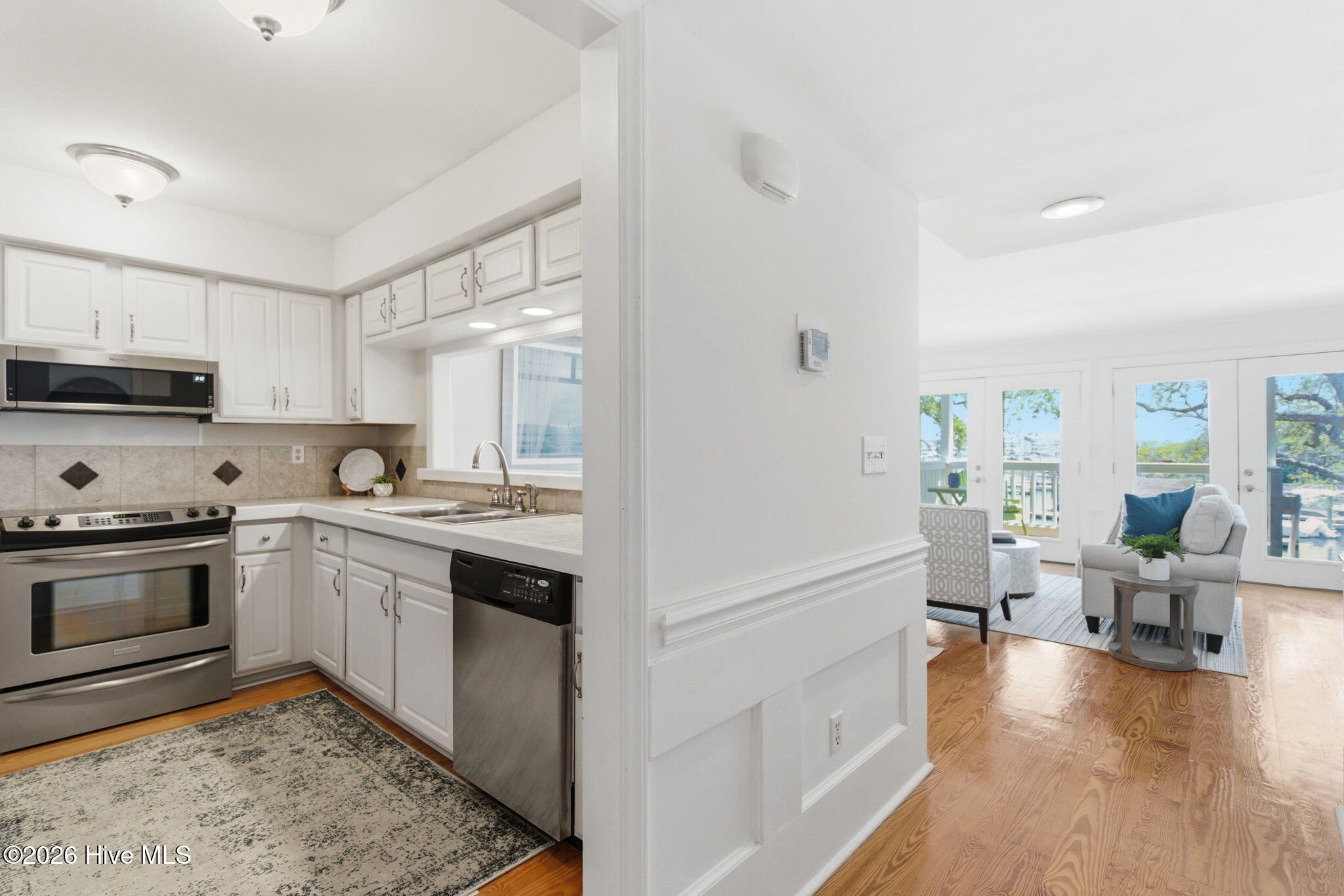 100570413 | Photo 12