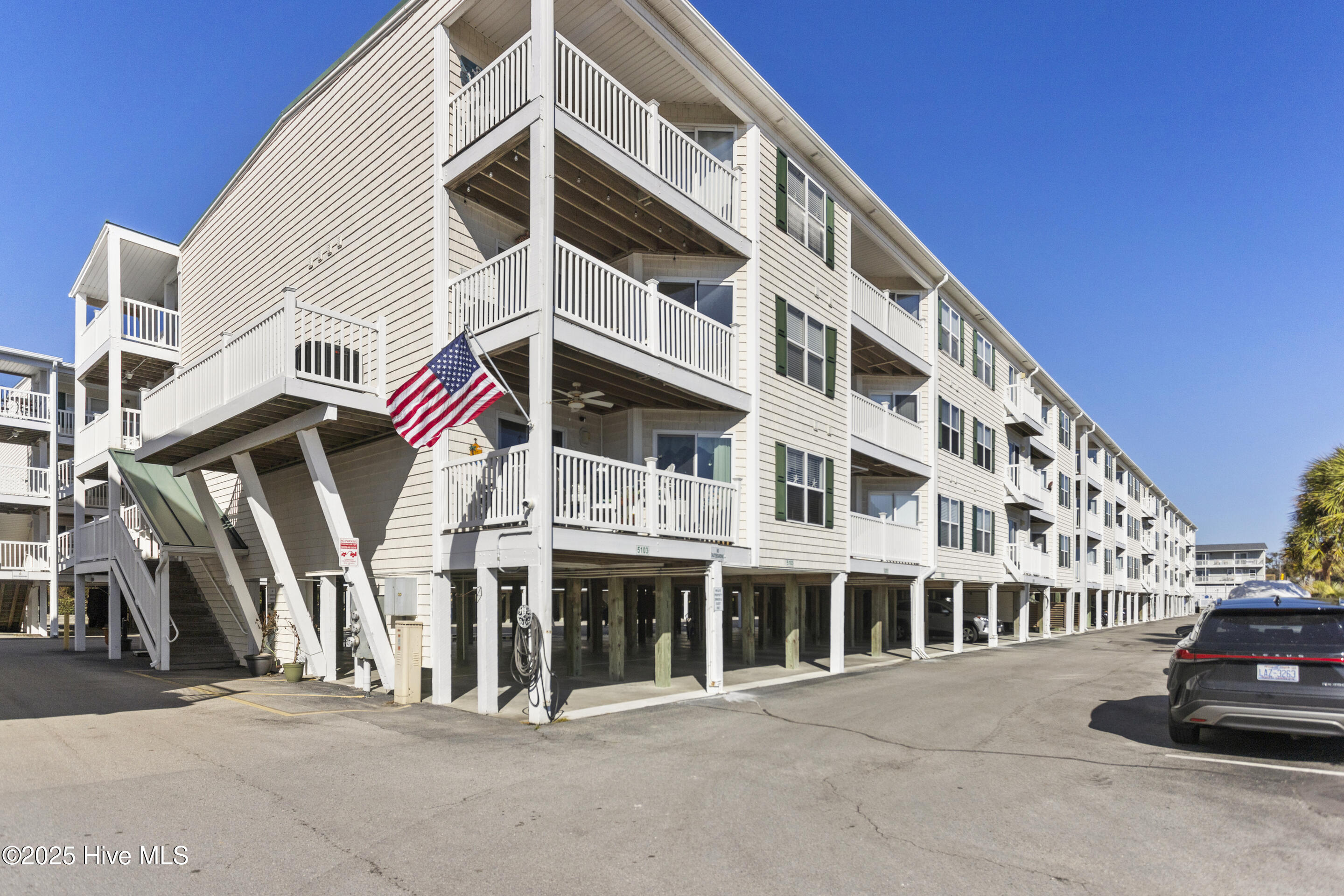 100563454 | Photo 26