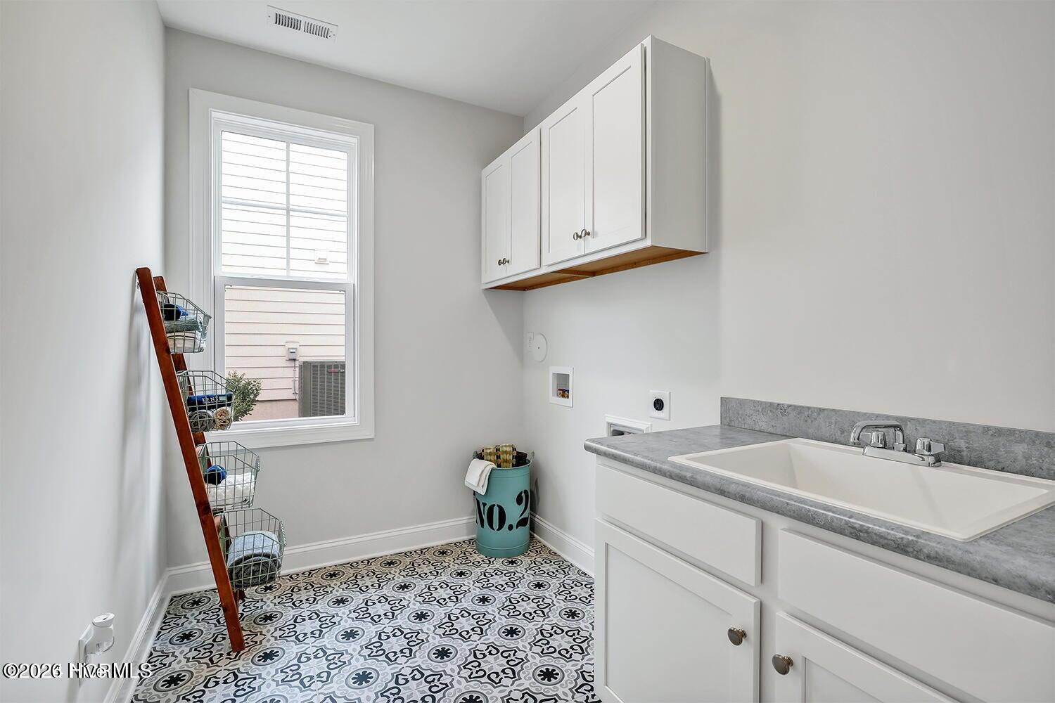 100548611 | Photo 23