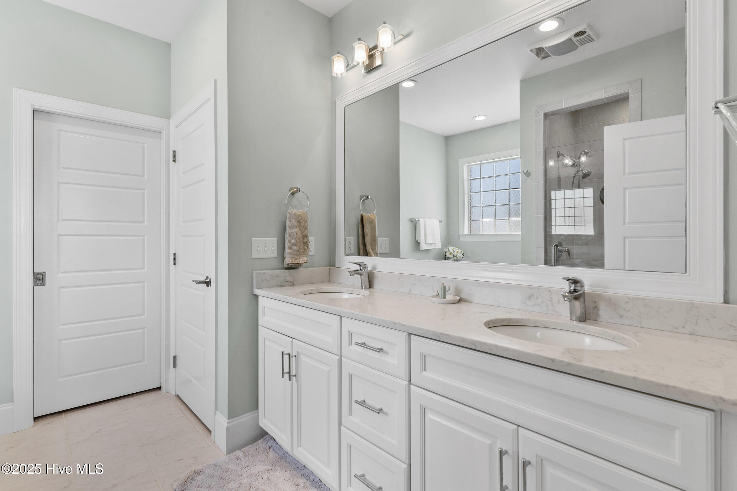 100545299 | Photo 23