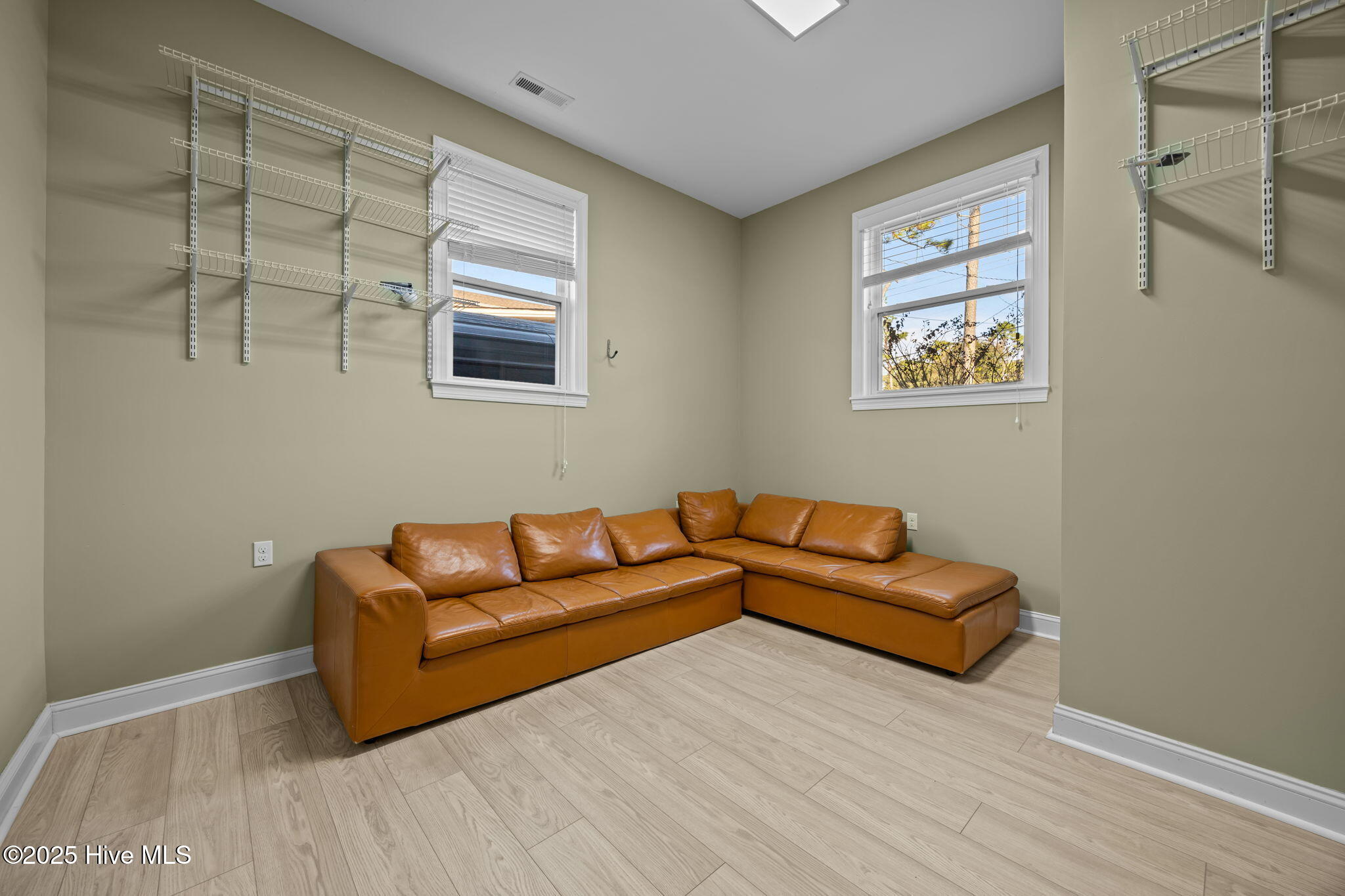 100546407 | Photo 16