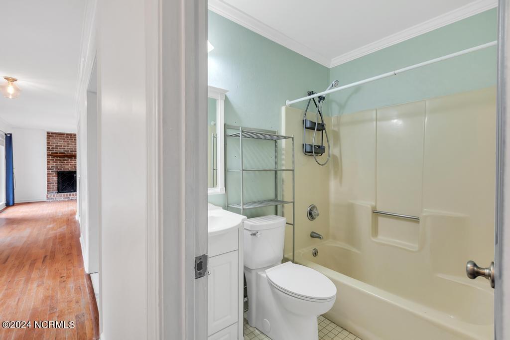 100560504 | Photo 11