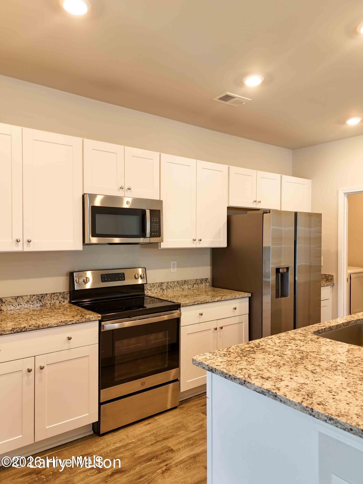 100564971 | Photo 15