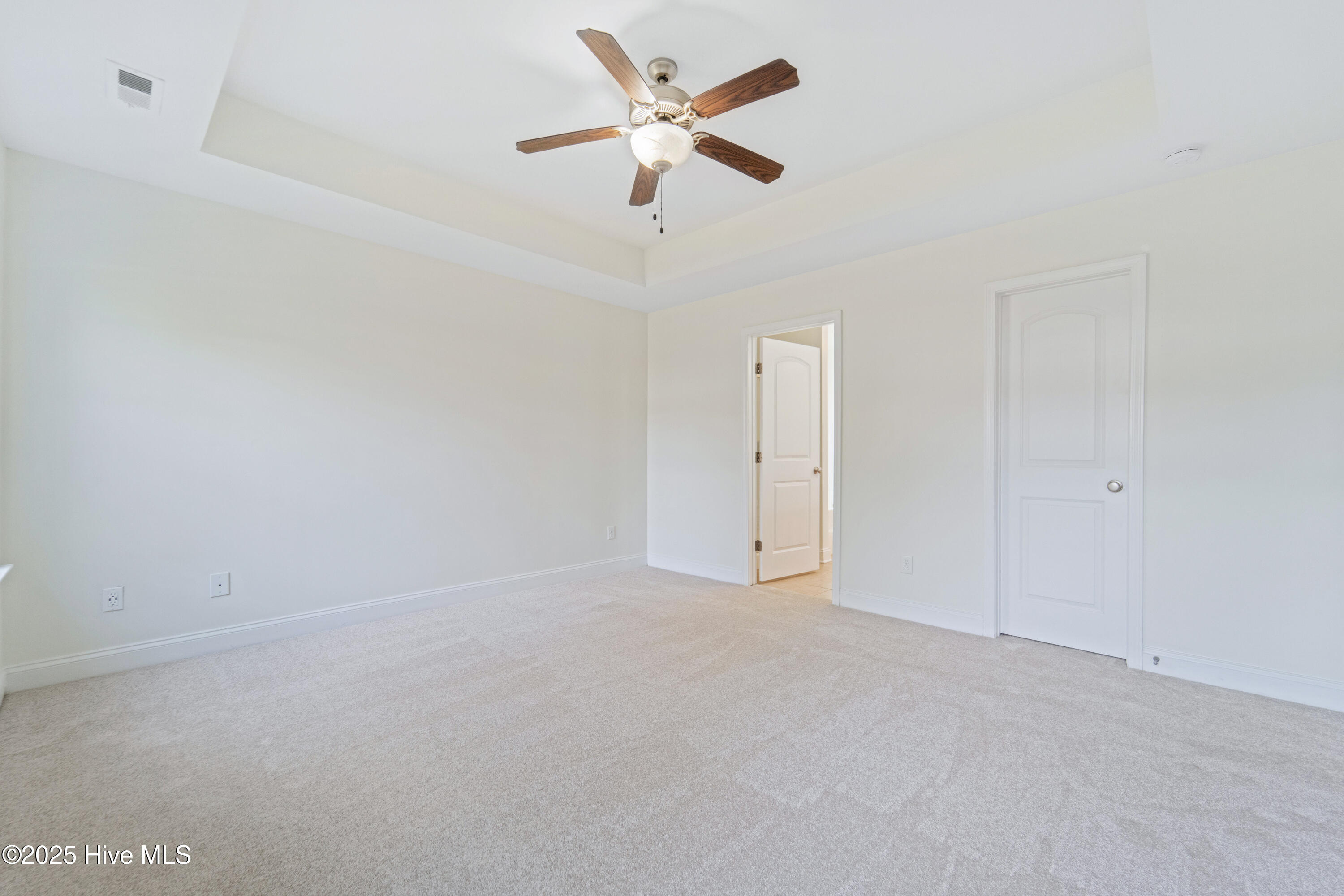 100544349 | Photo 20