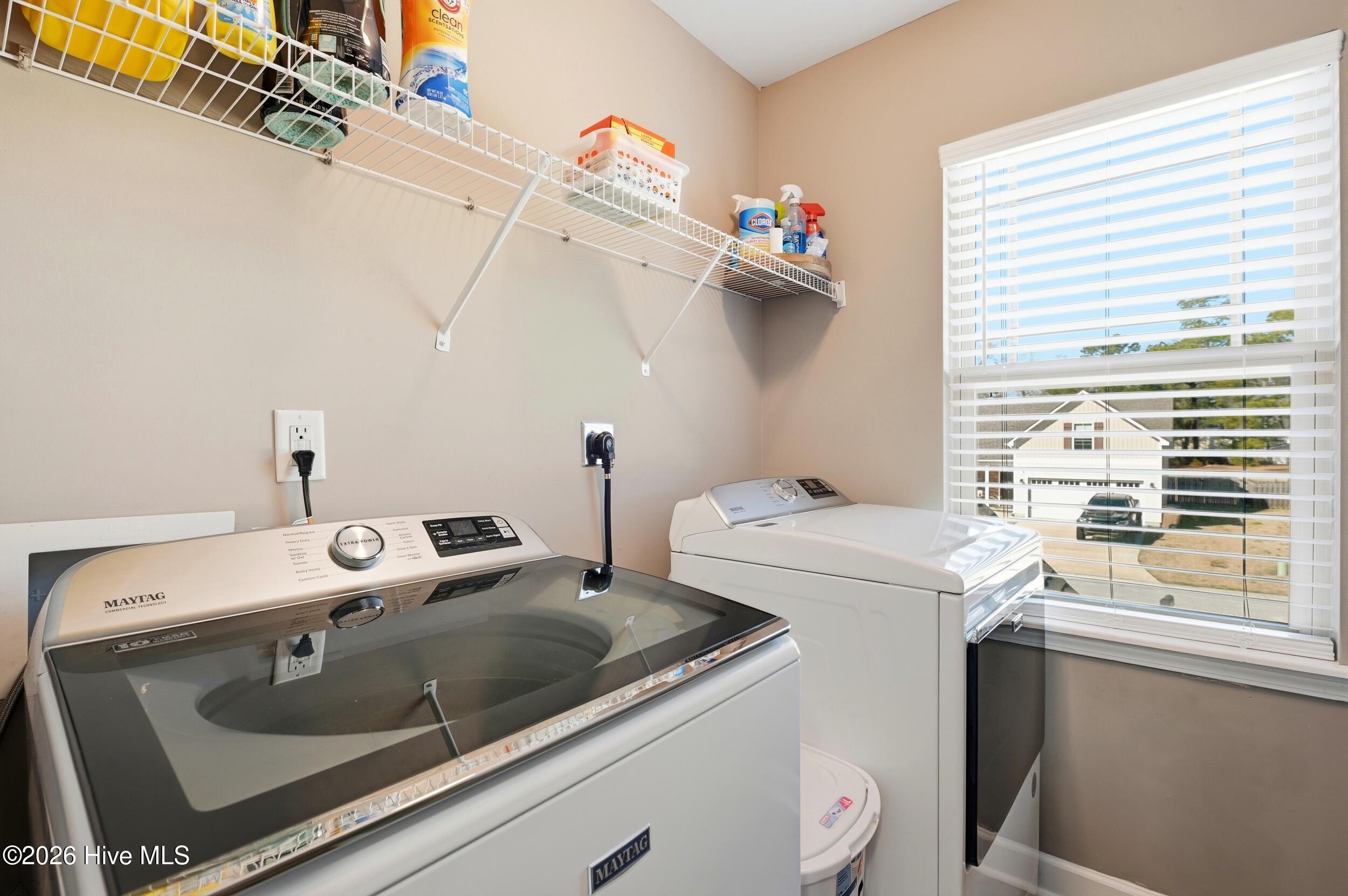 100555090 | Photo 27