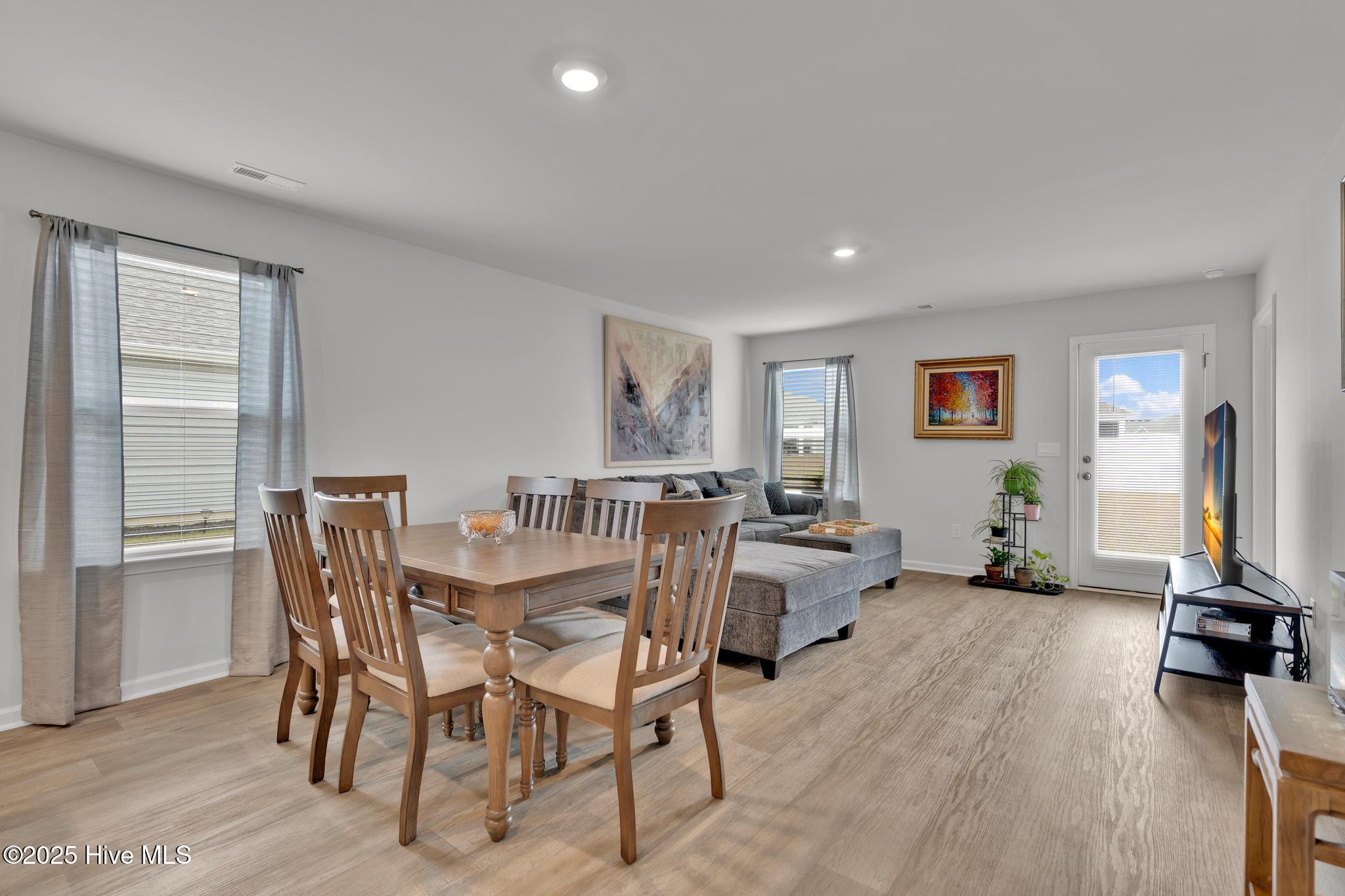 100532272 | Photo 11