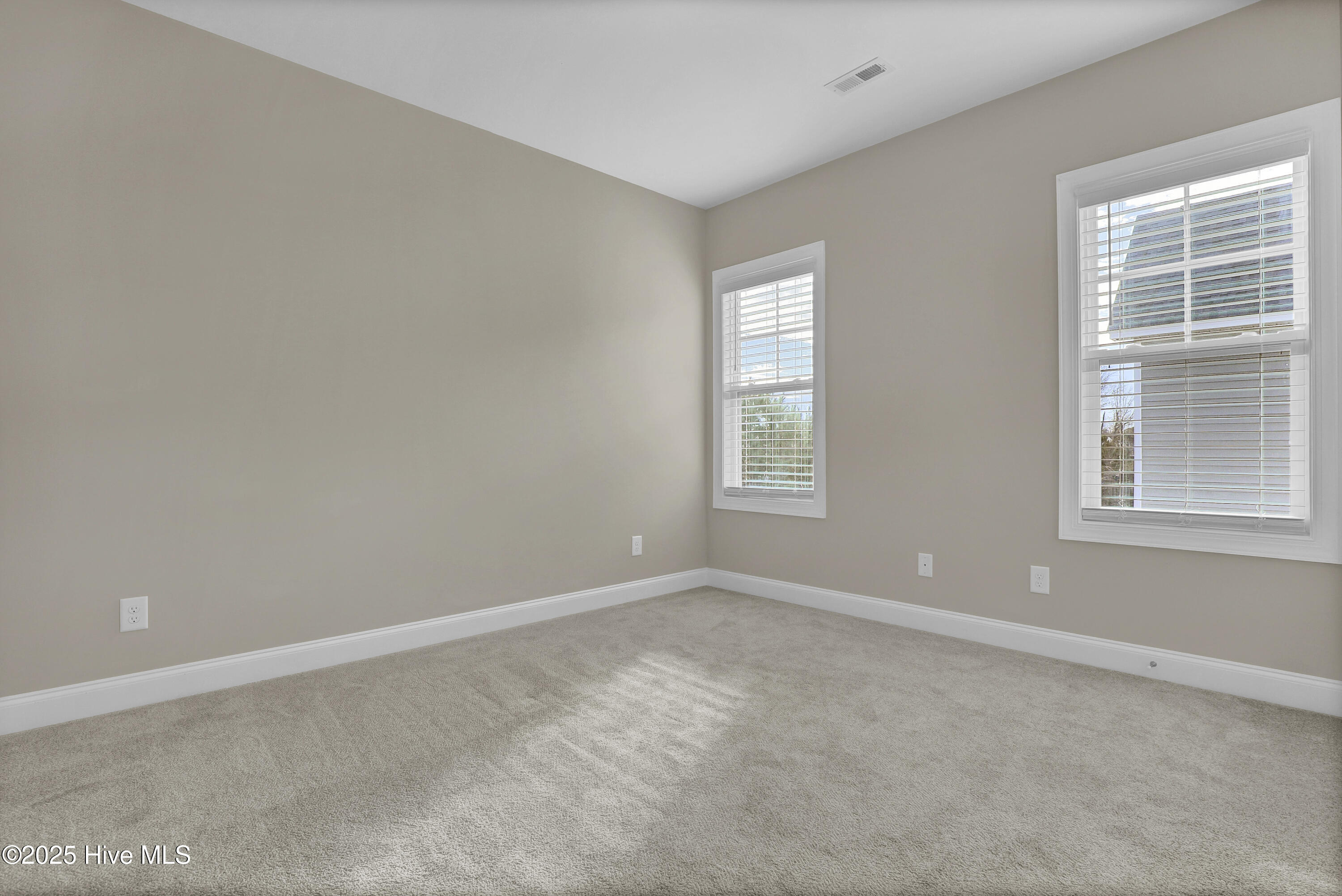 100545755 | Photo 43