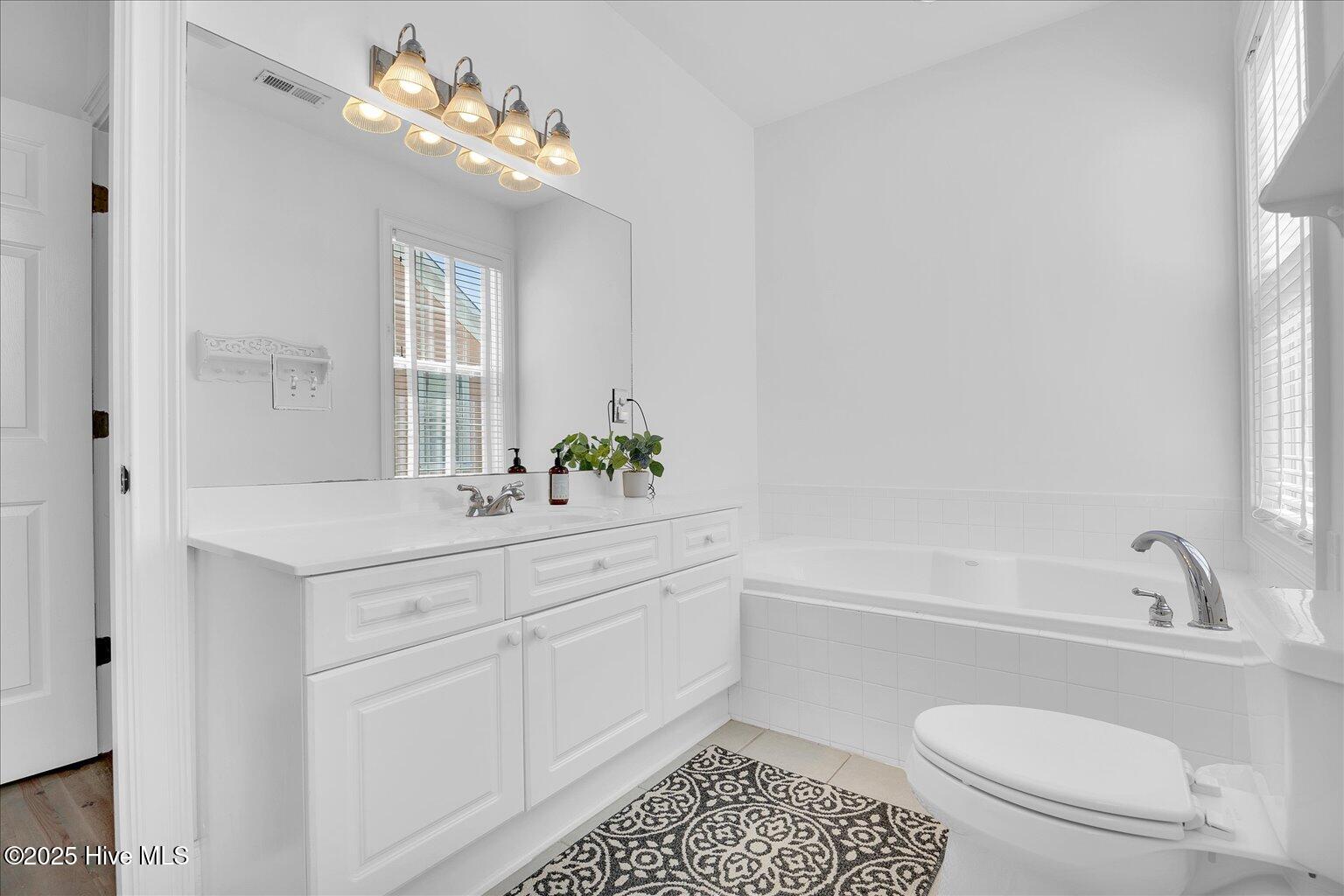 100545329 | Photo 17