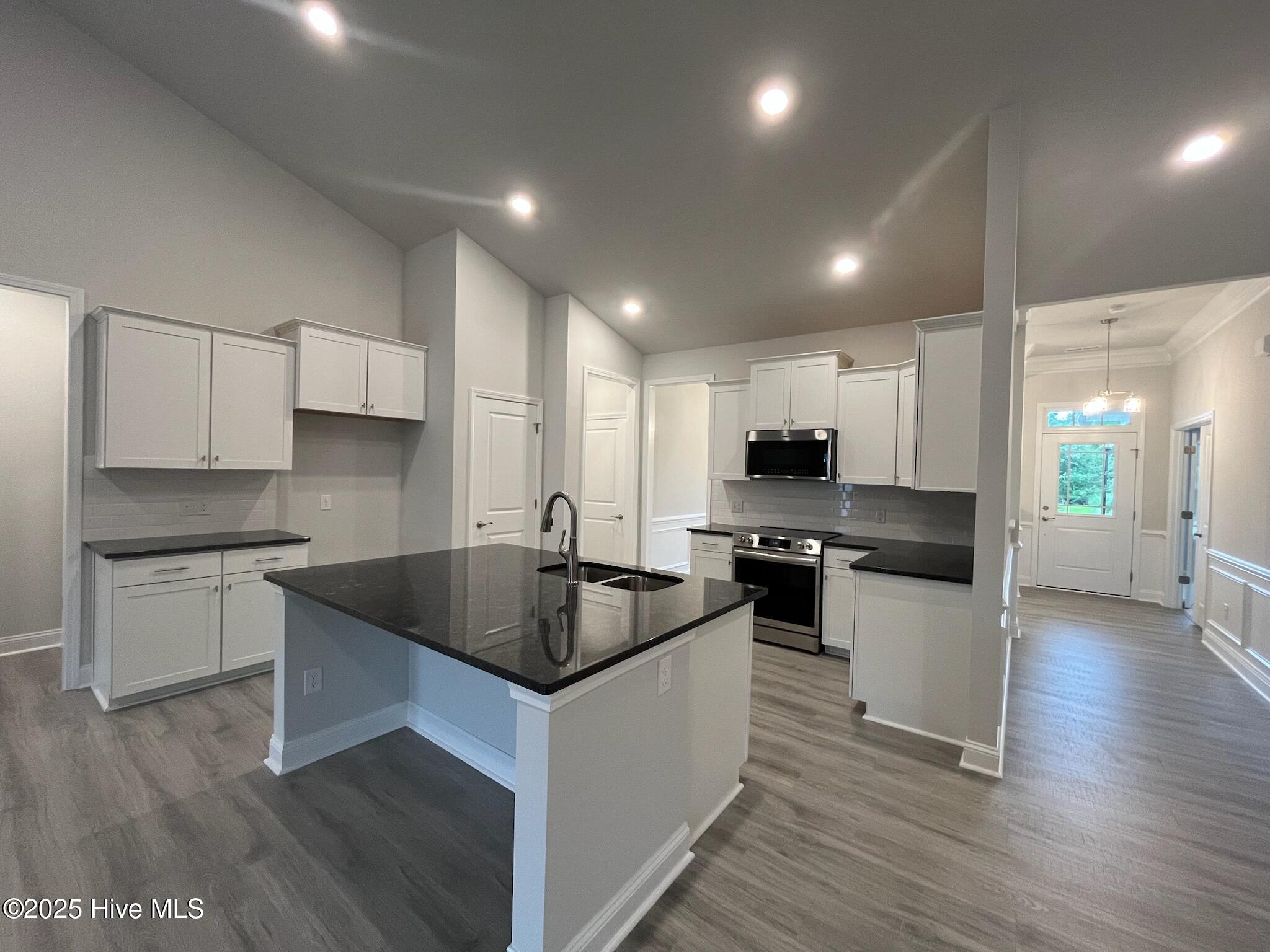 100447887 | Photo 15