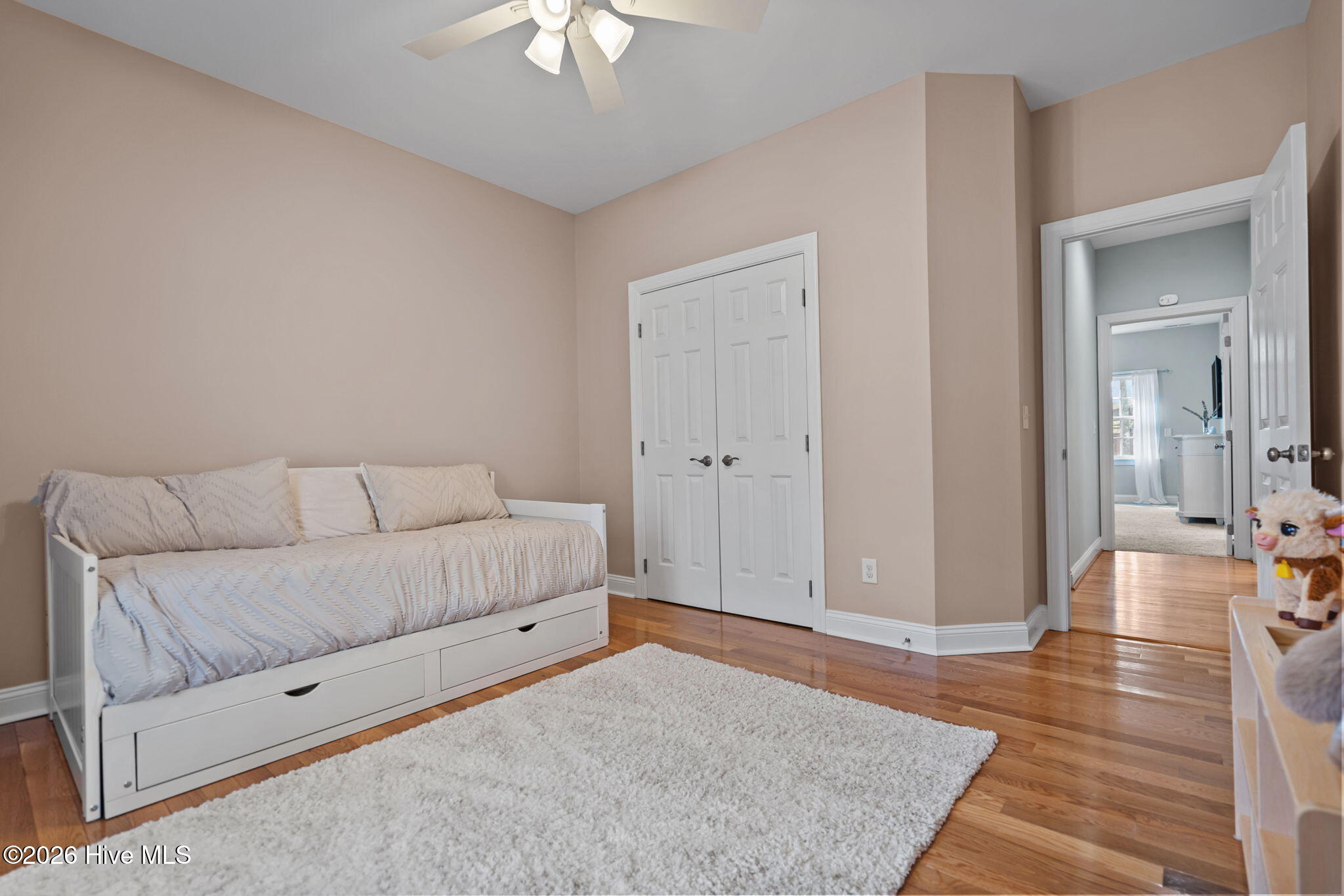 100562607 | Photo 41