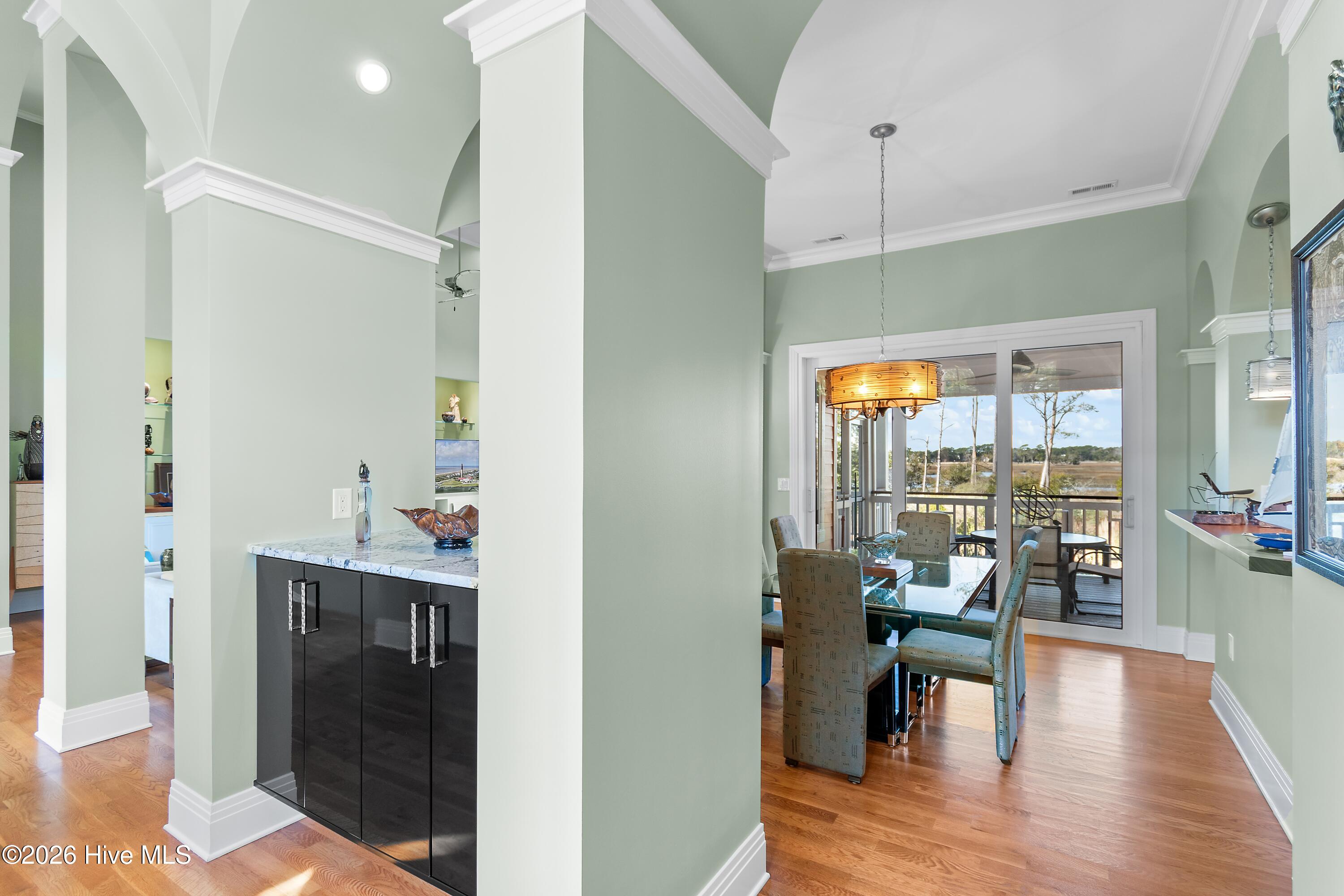 100549658 | Photo 56