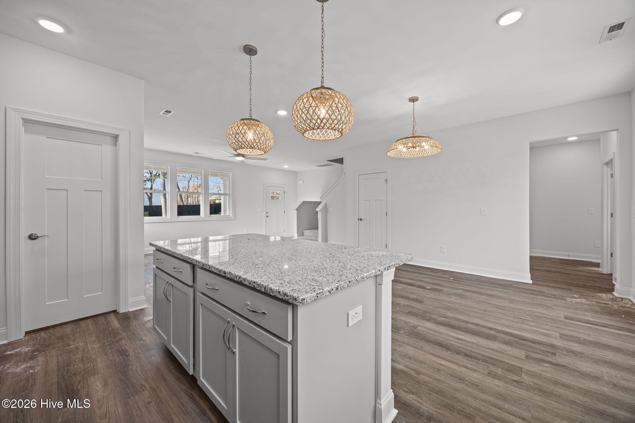 100528715 | Photo 13